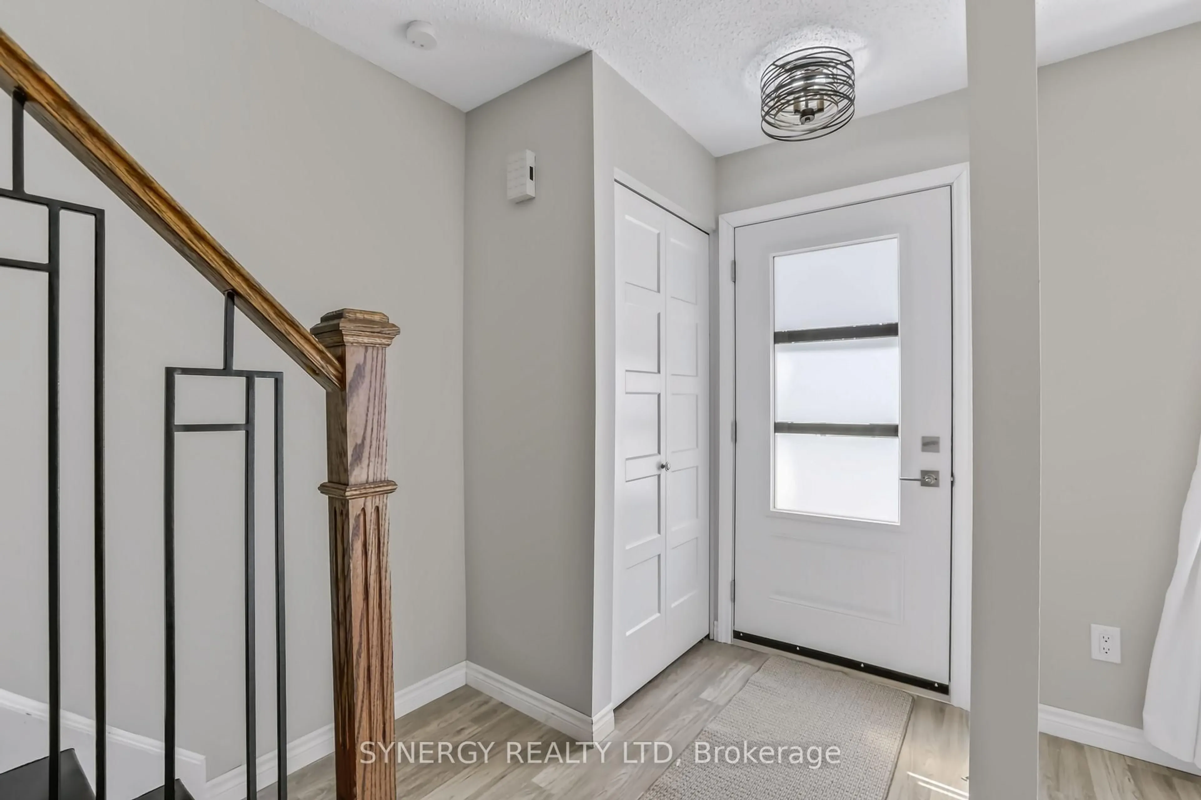Indoor entryway for 81 Brennan Dr, Strathroy-Caradoc Ontario N7G 3S2