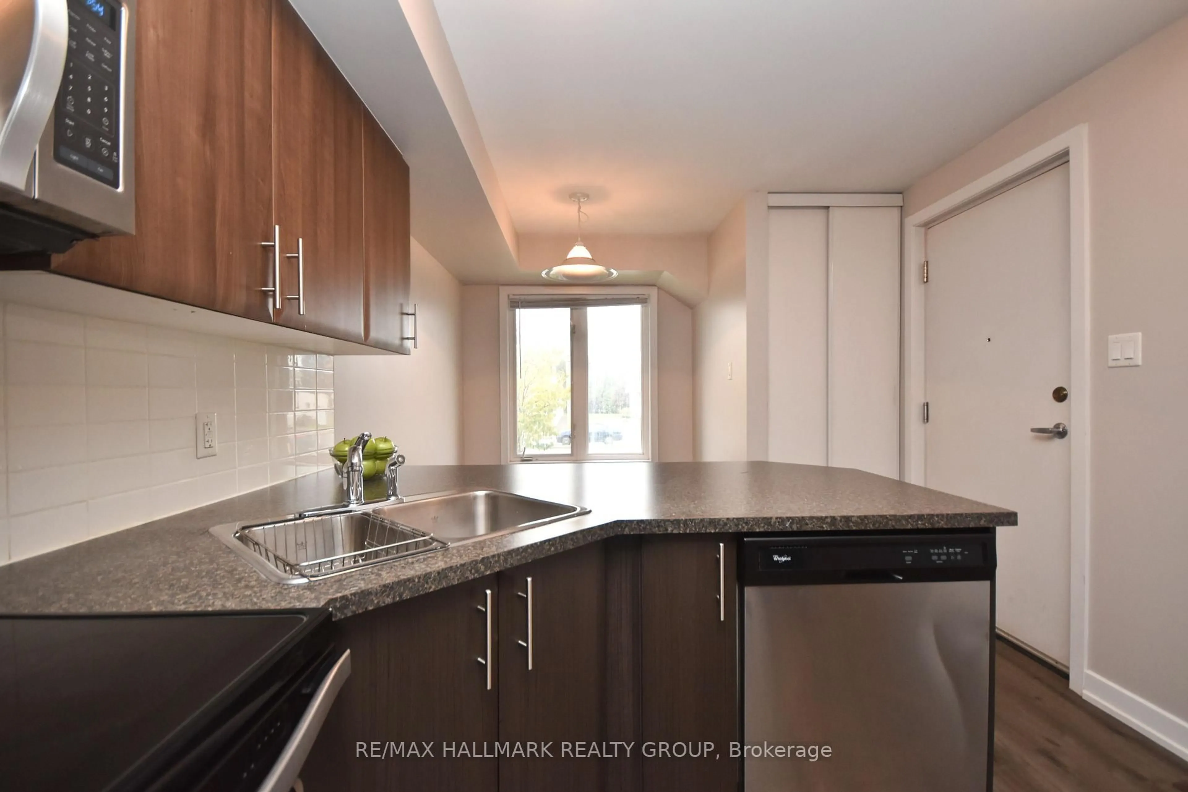 Standard kitchen, unknown for 4528 Innes Rd #D, Ottawa Ontario K4A 0X5