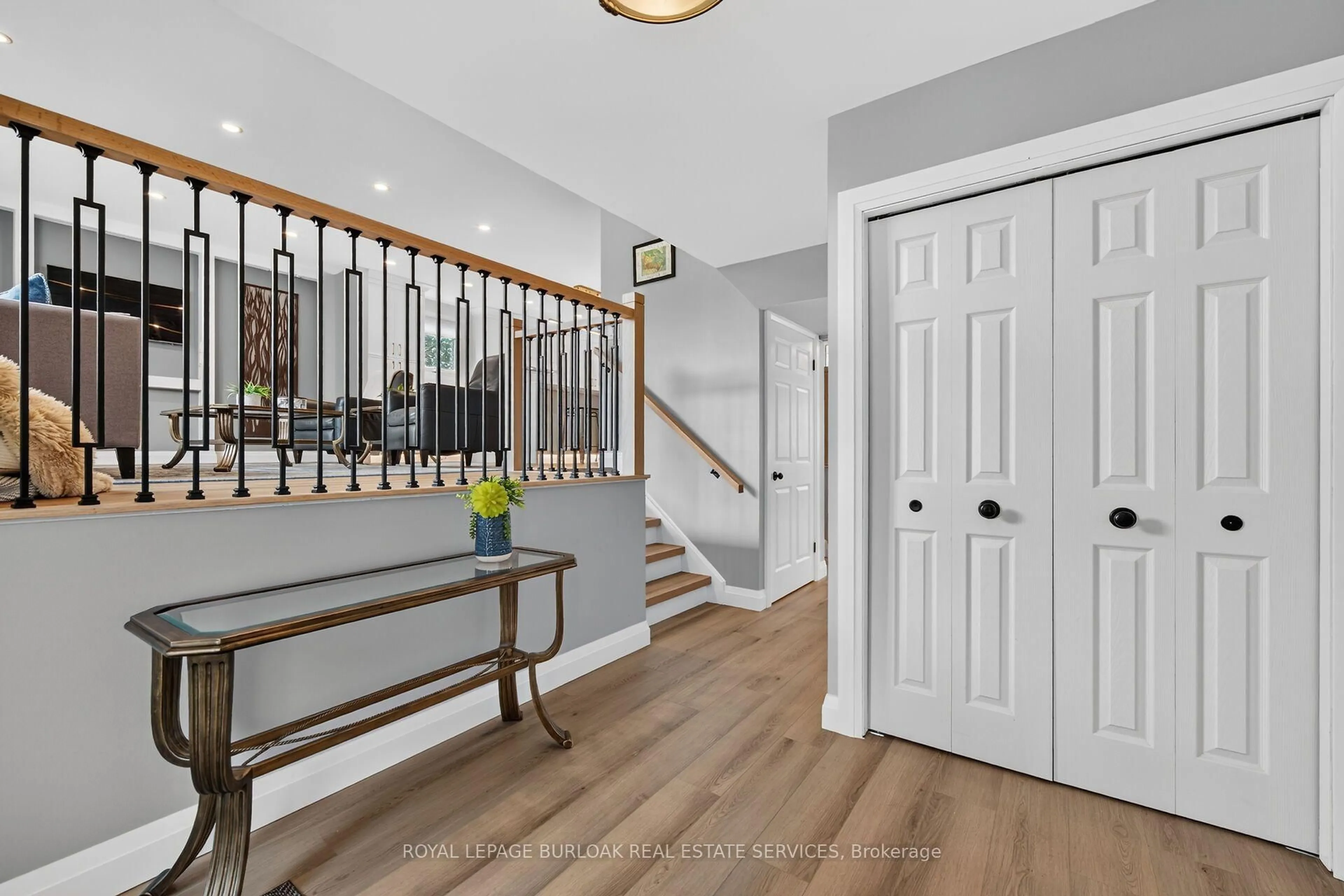 Indoor entryway for 6 Margaret Ave, Grimsby Ontario L3M 4S1