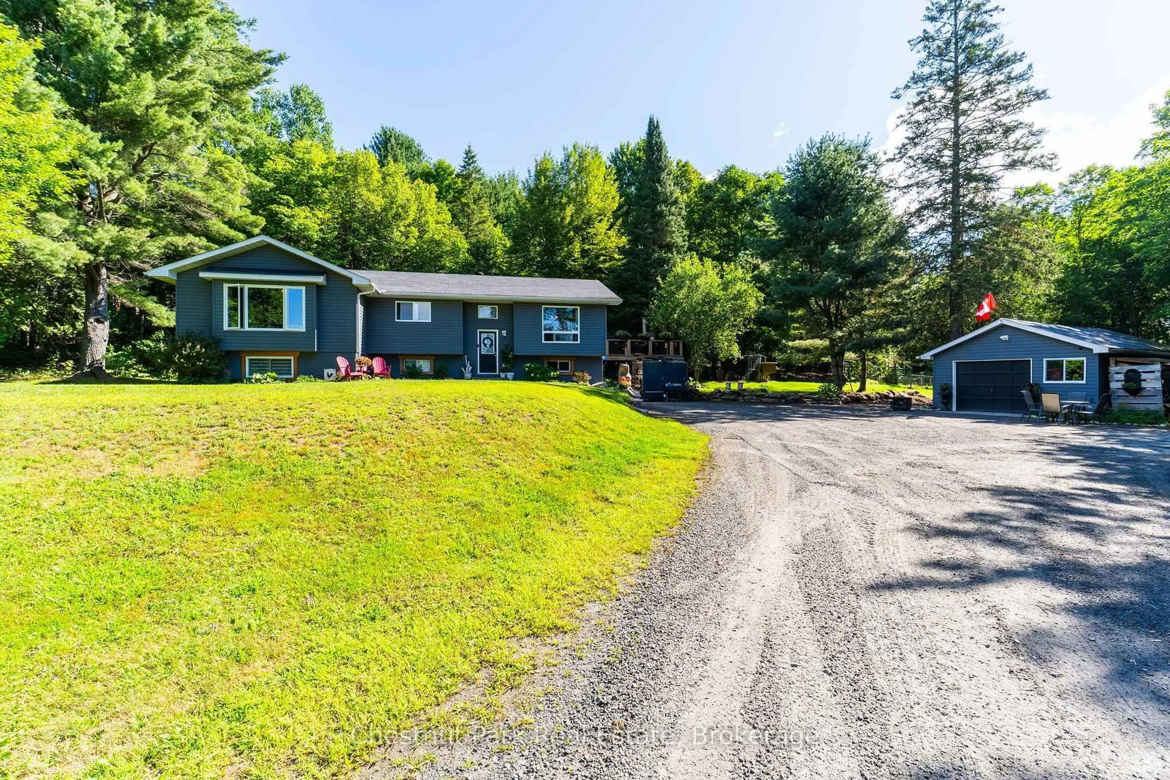 A pic from outside/outdoor area/front of a property/back of a property/a pic from drone, unknown for 521 Old Muskoka Rd, Huntsville Ontario P1H 0G8