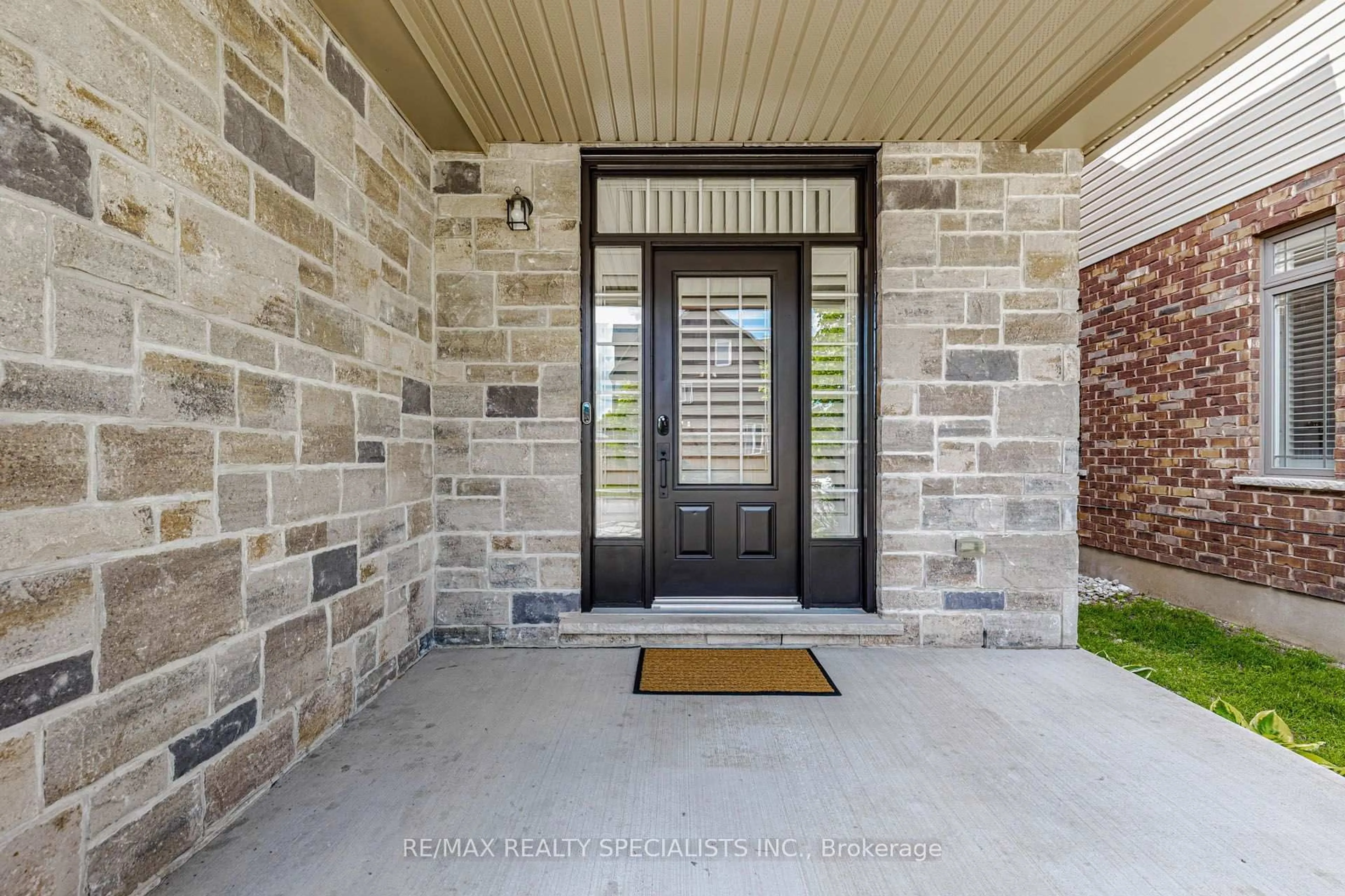 Indoor entryway for 117 Norma Cres, Guelph Ontario N1E 0K5