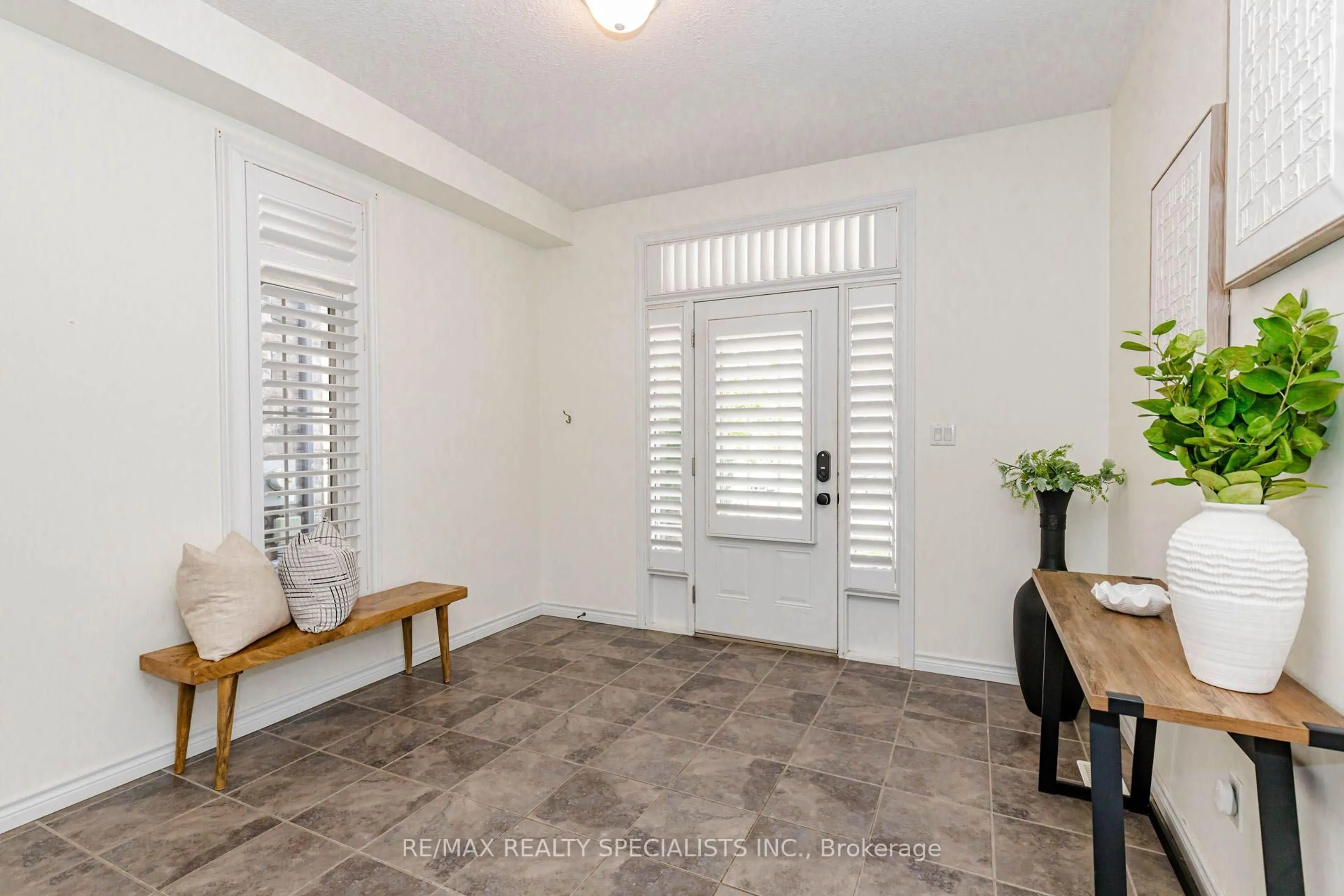 Indoor entryway for 117 Norma Cres, Guelph Ontario N1E 0K5