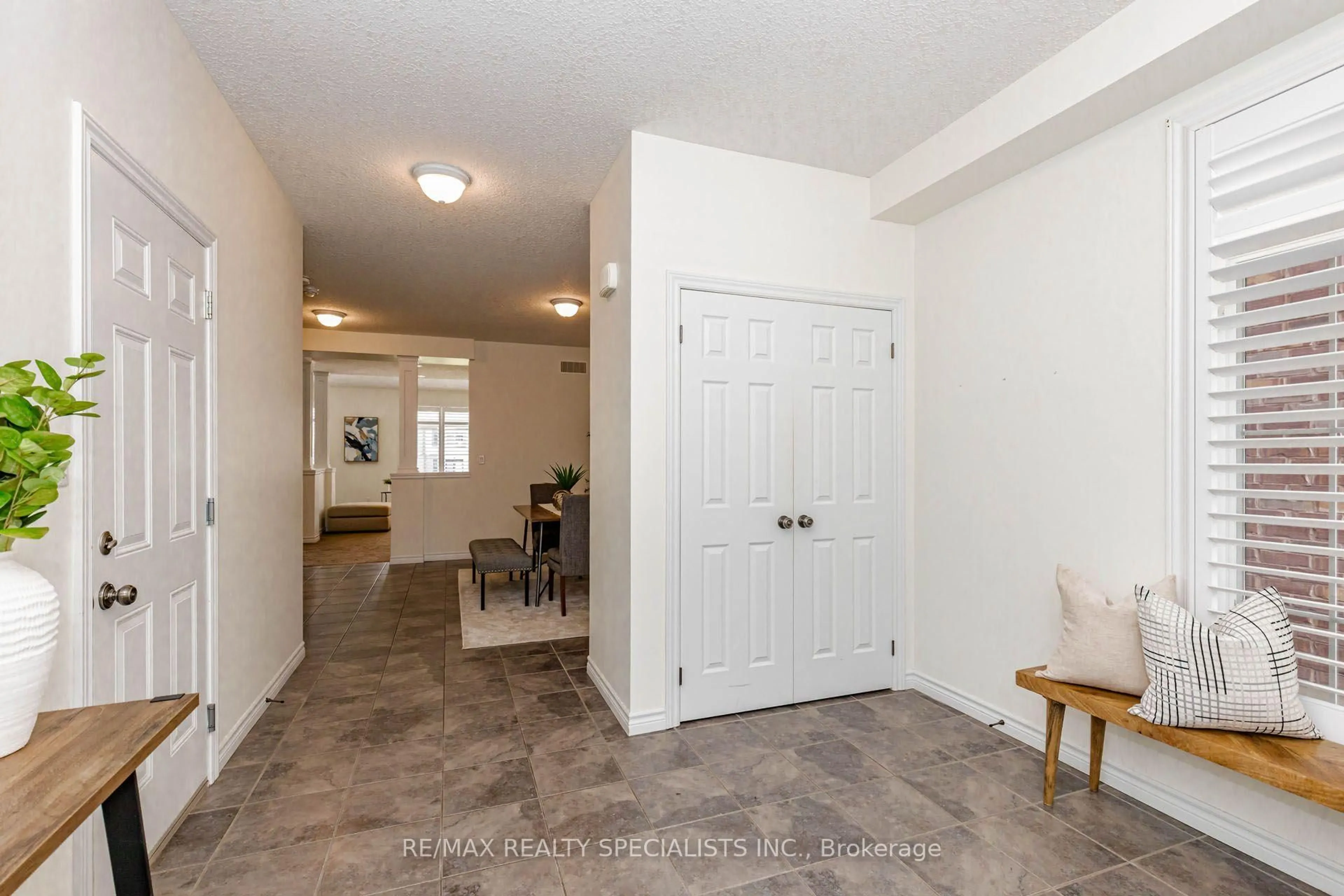 Indoor entryway for 117 Norma Cres, Guelph Ontario N1E 0K5