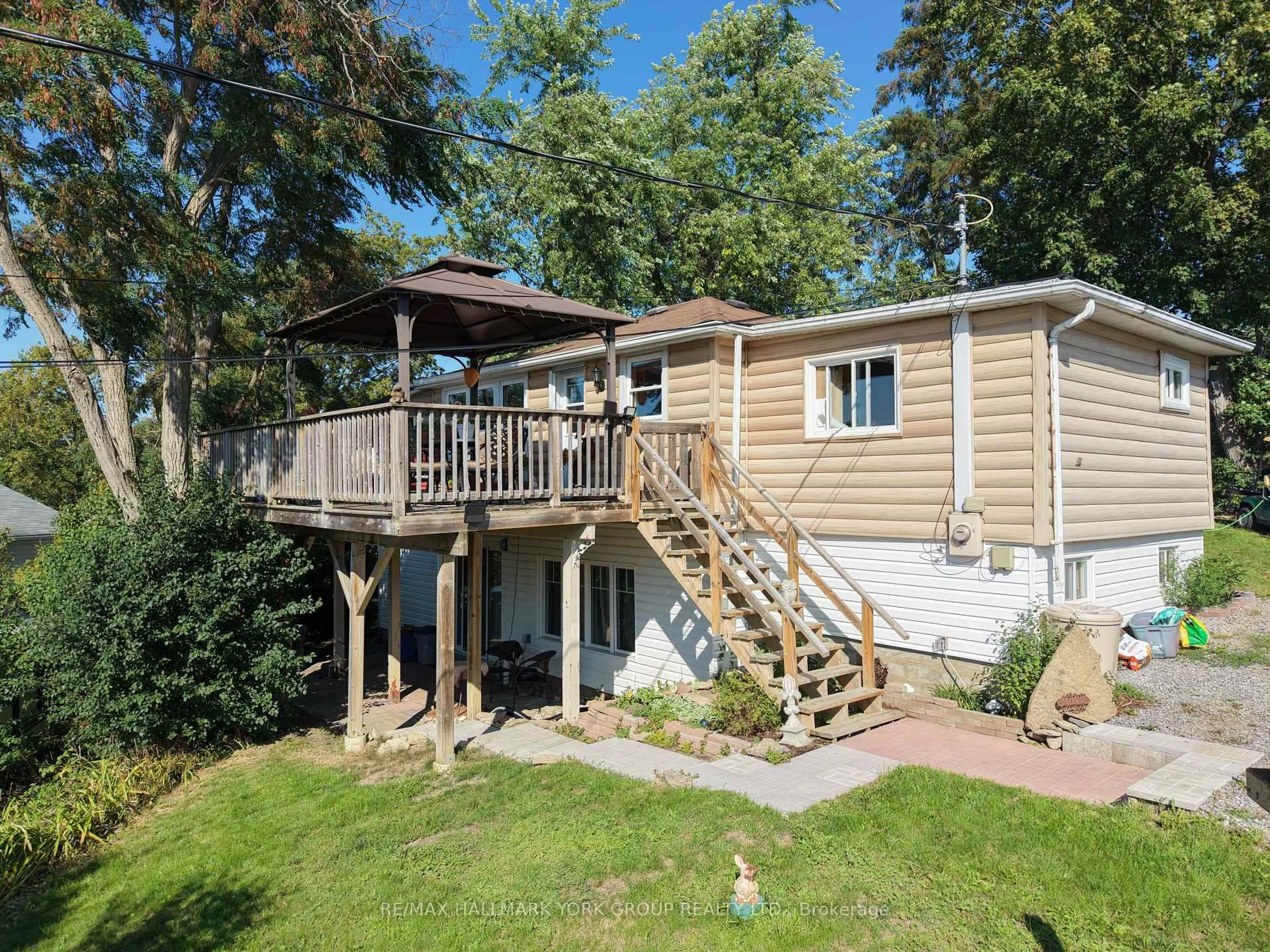 Home with vinyl exterior material, water/lake/river/ocean view for 4 Second St, Kawartha Lakes Ontario K0M 1L0