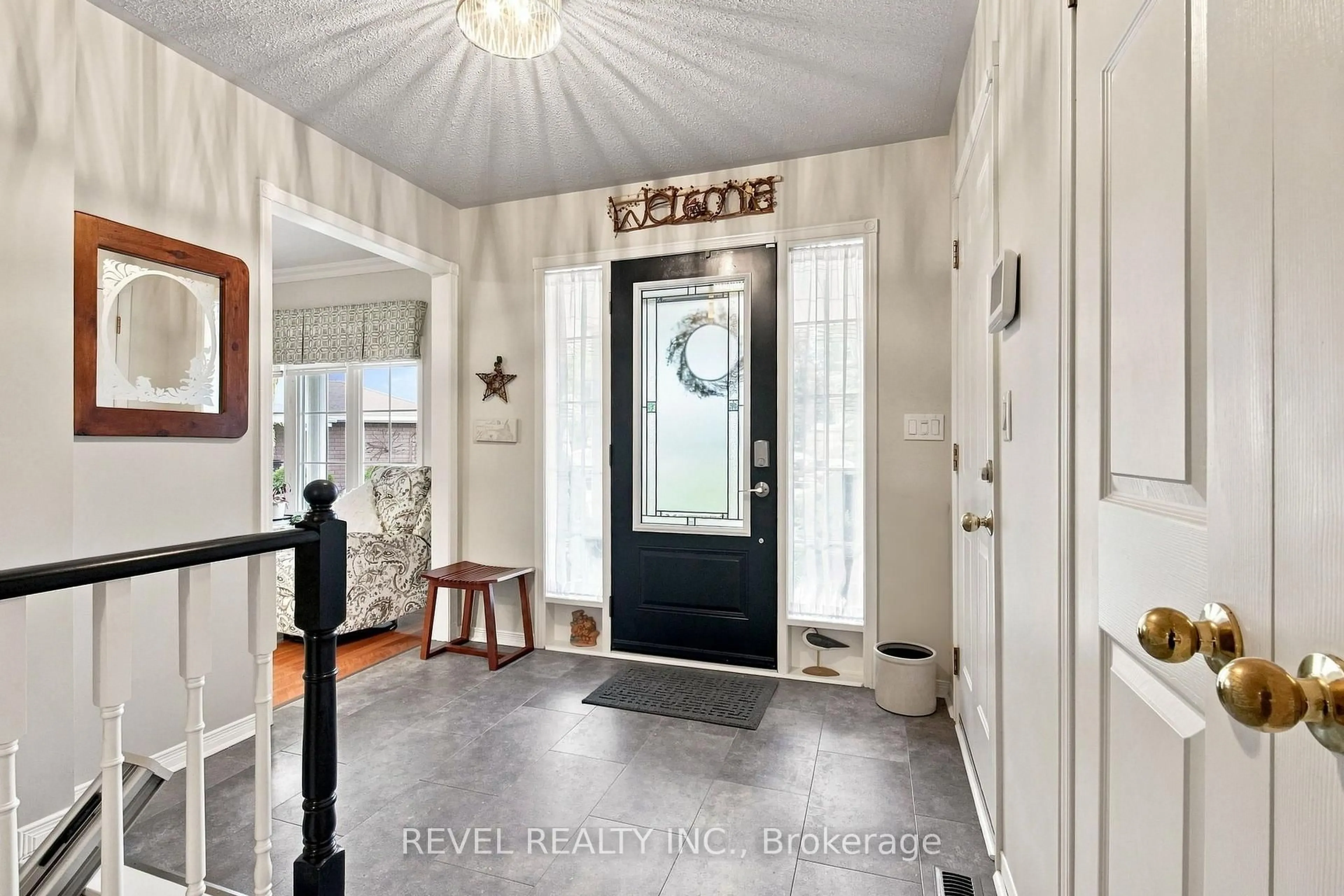 Indoor entryway for 445 Nickerson Dr, Cobourg Ontario K9A 1A9