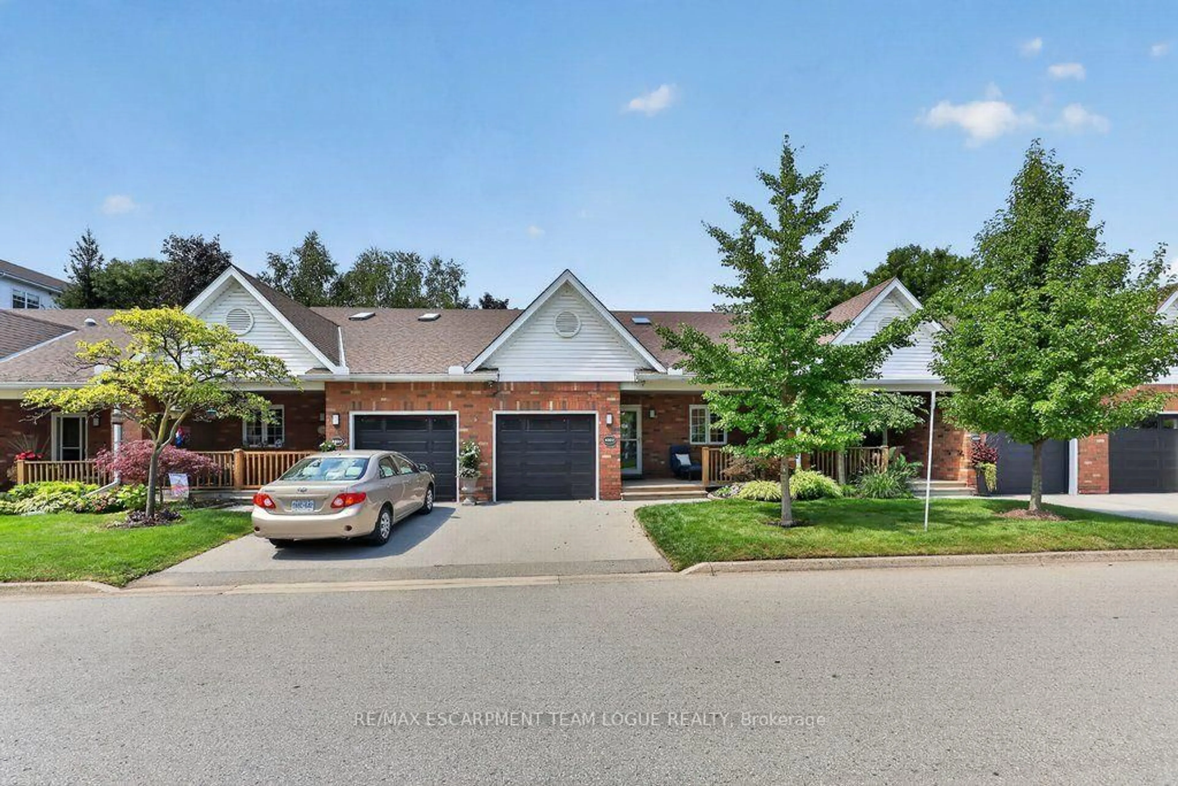 A pic from outside/outdoor area/front of a property/back of a property/a pic from drone, street for 4097 JOHN CHARLES Blvd, Lincoln Ontario L0R 2C0