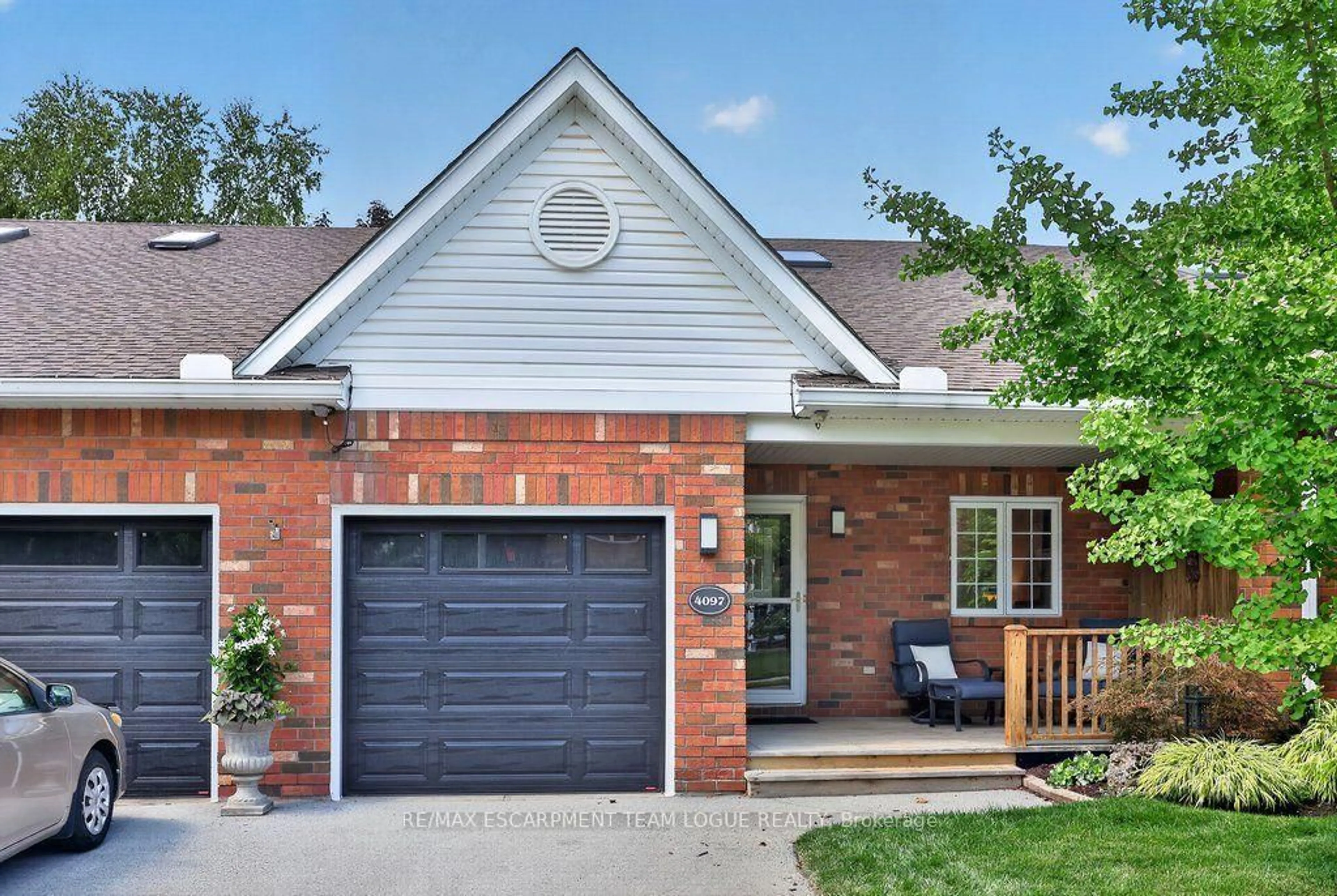 Home with brick exterior material, street for 4097 JOHN CHARLES Blvd, Lincoln Ontario L0R 2C0
