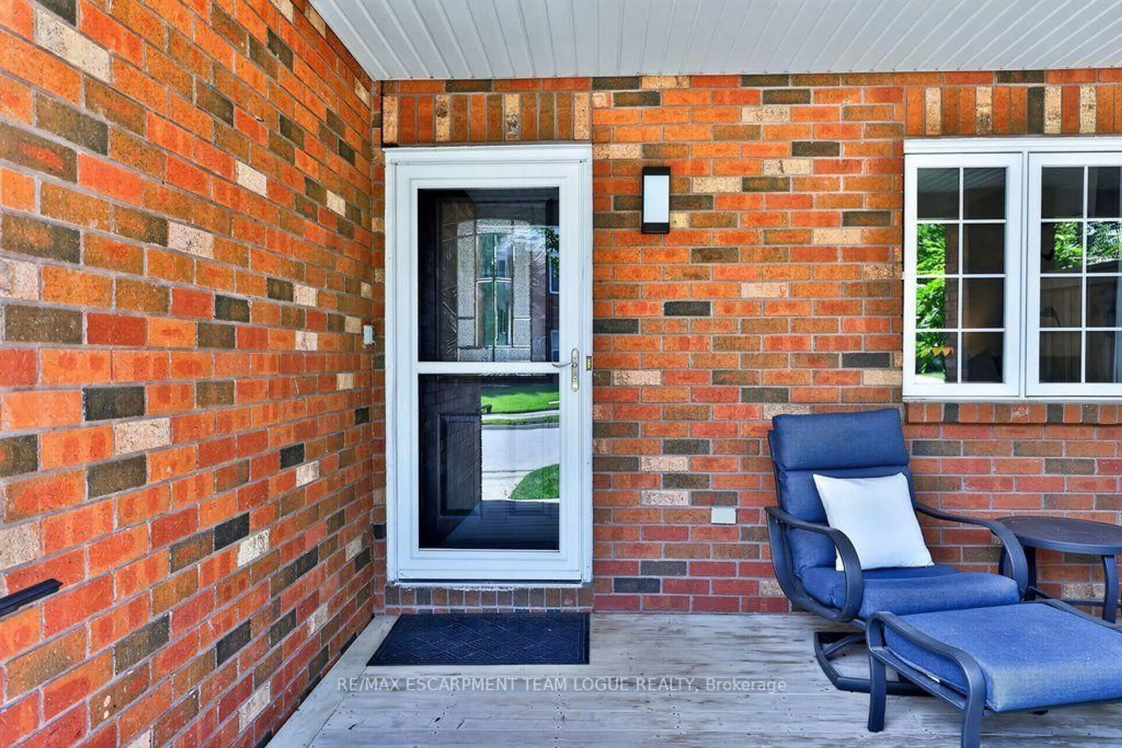 Home with brick exterior material, street for 4097 JOHN CHARLES Blvd, Lincoln Ontario L0R 2C0