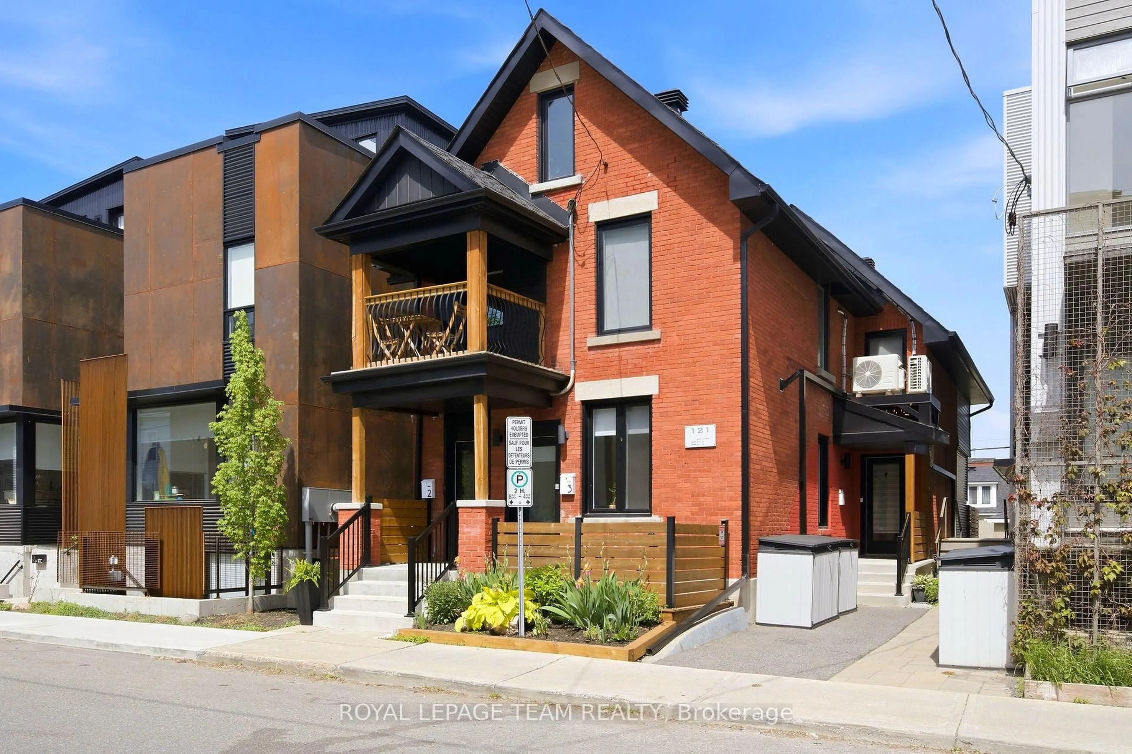Home with brick exterior material, street for 121 Carruthers Ave, Ottawa Ontario K1Y 1N4