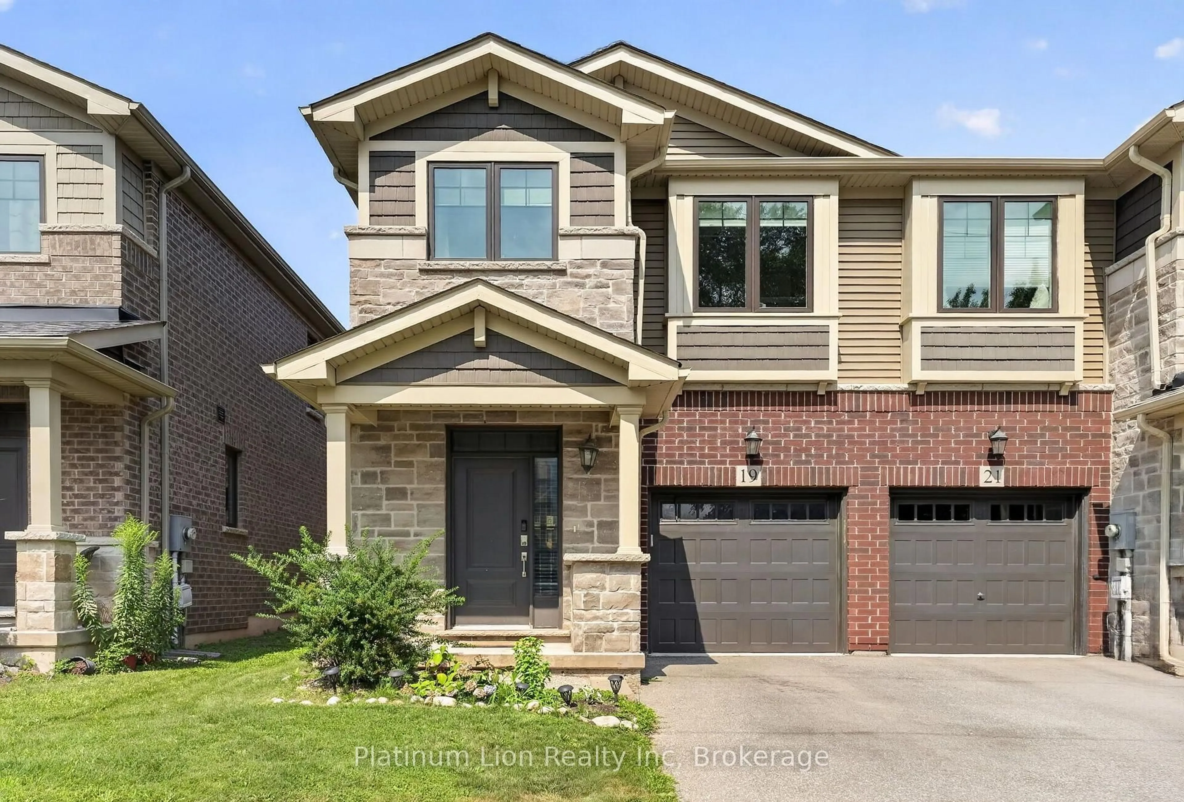 Home with brick exterior material, street for 19 Willow Lane, Hamilton Ontario L8E 5H5