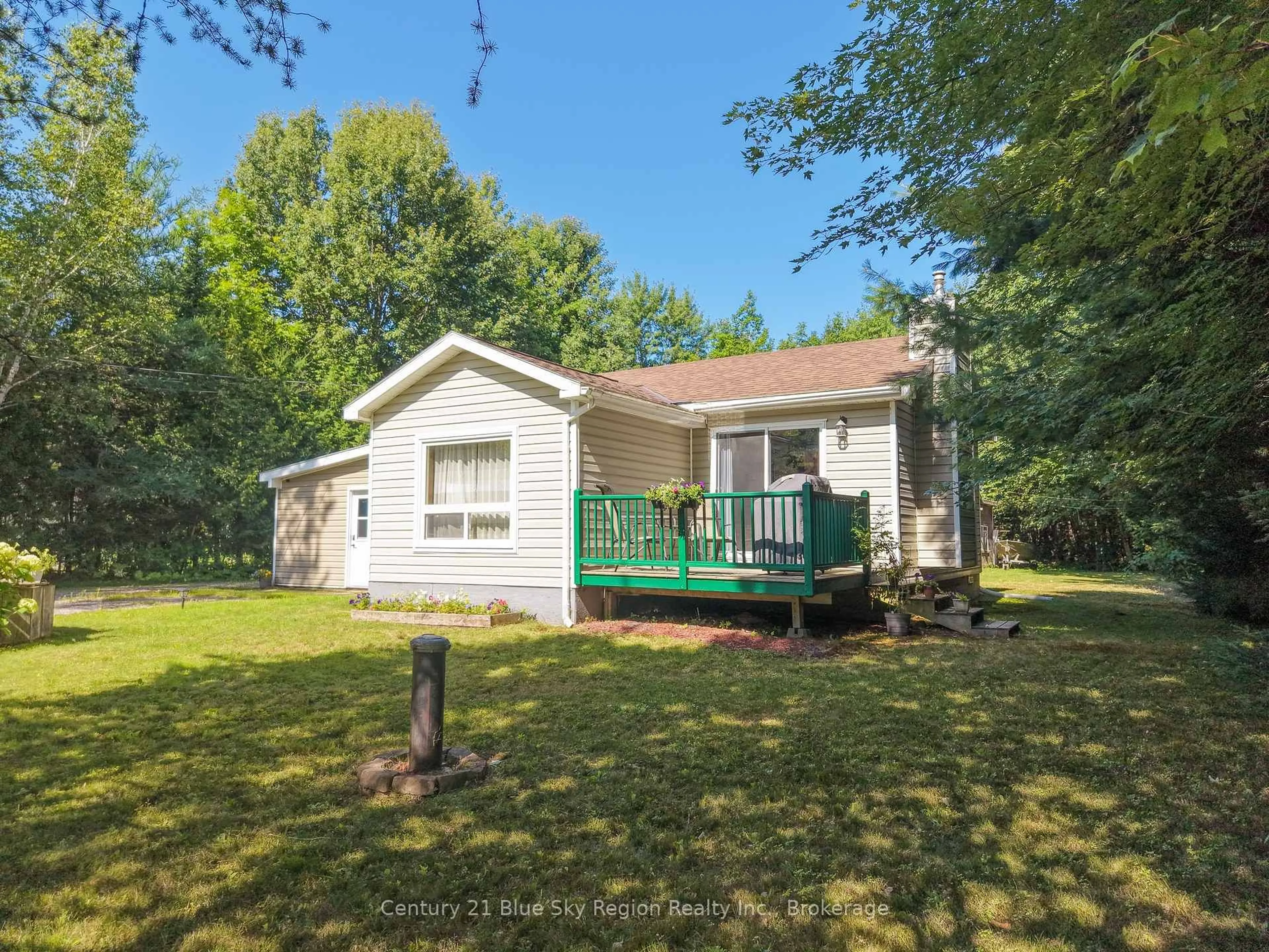 A pic from outside/outdoor area/front of a property/back of a property/a pic from drone, unknown for 1004 Jocko Point Rd, North Bay Ontario P1B 8G5