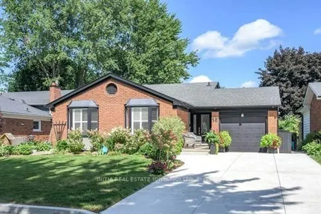 18 Hammond Cres, London North 2
