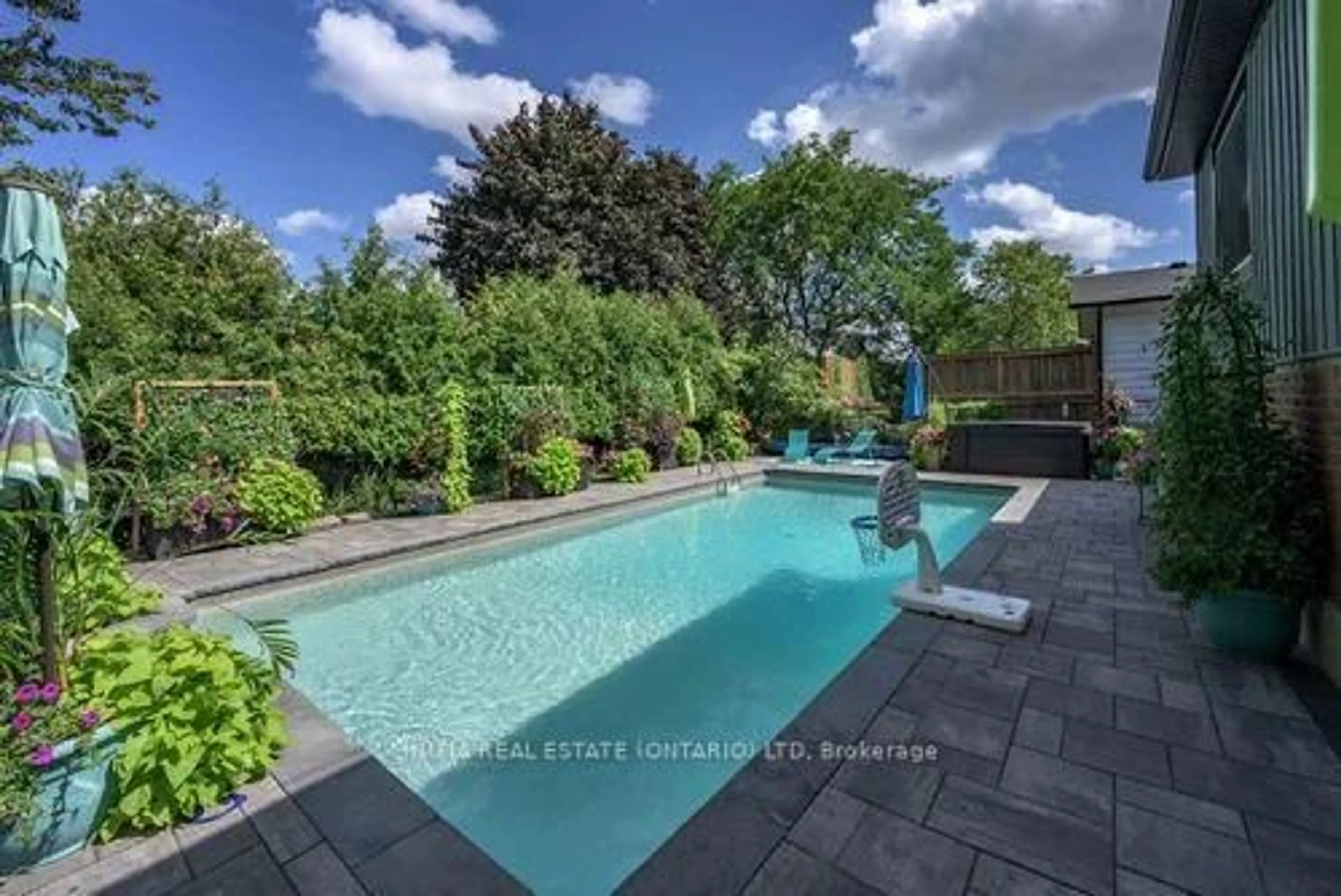 Pool for 18 Hammond Cres, London North Ontario N5X 1A4