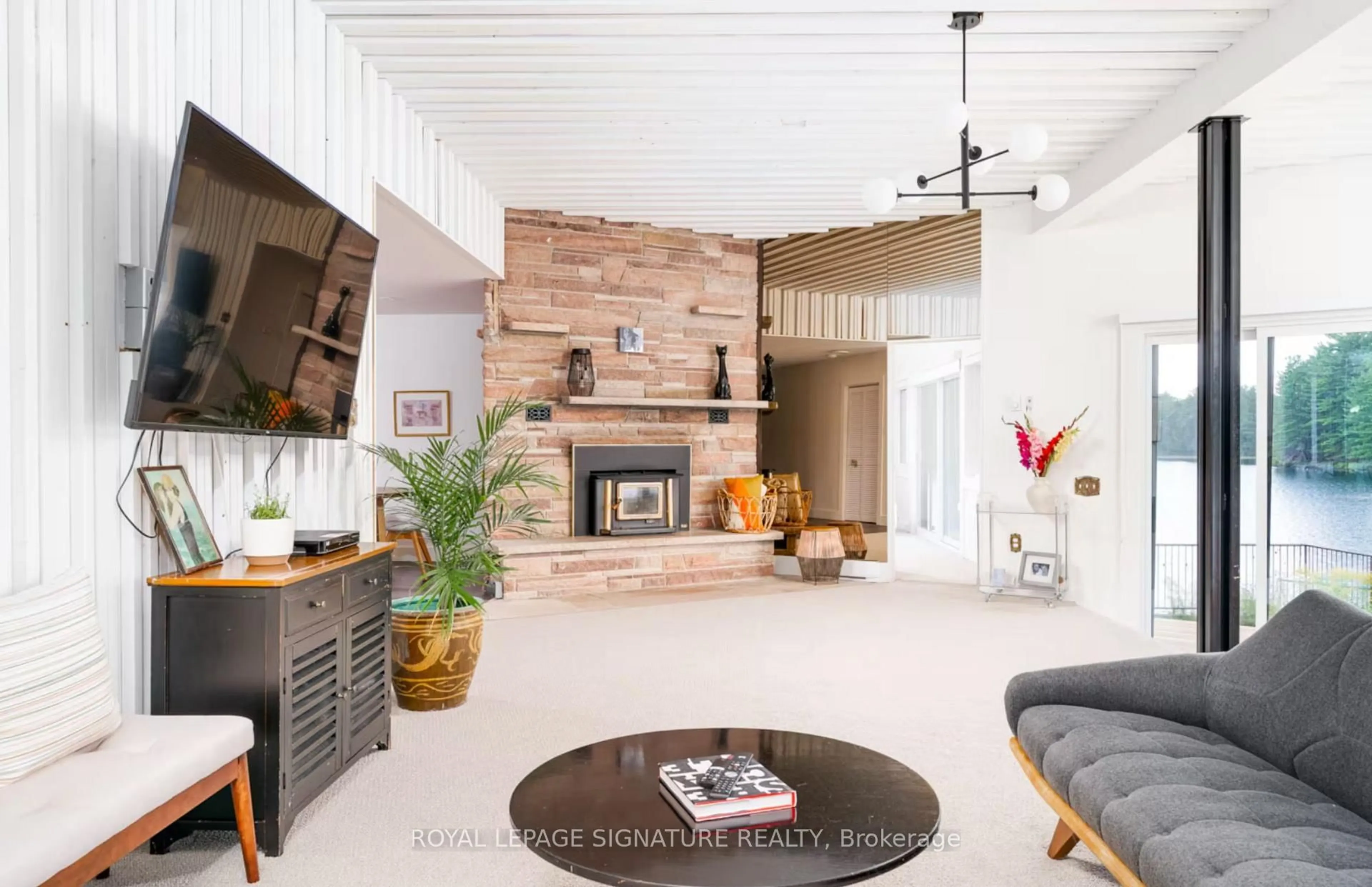 Living room with furniture, ceramic/tile floor for 1018 Clearwater Shores Blvd, Muskoka Lakes Ontario P0B 1J0