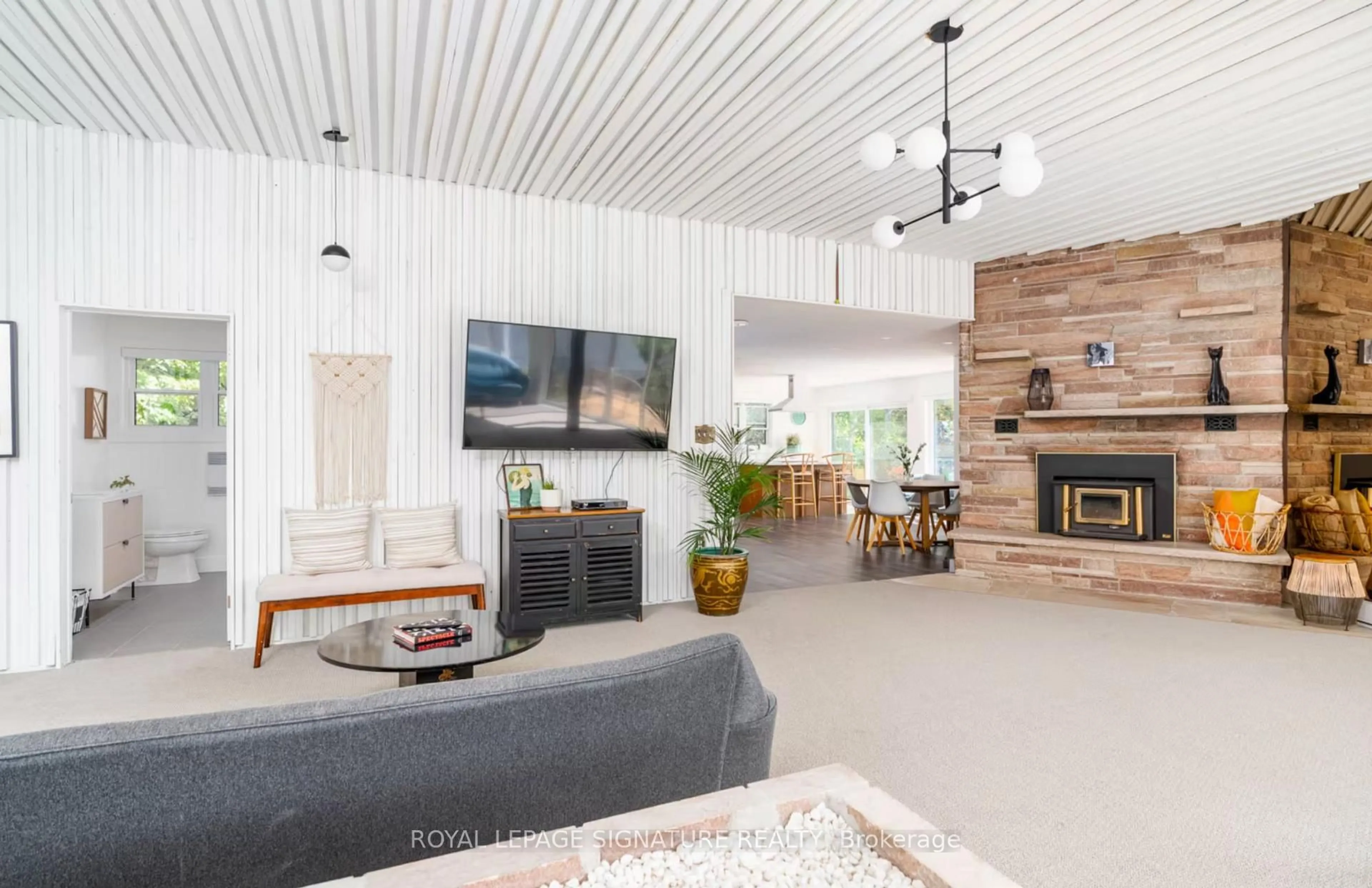 Living room with furniture, unknown for 1018 Clearwater Shores Blvd, Muskoka Lakes Ontario P0B 1J0