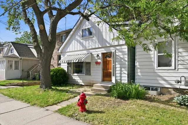 70 Ward Ave, Hamilton 4