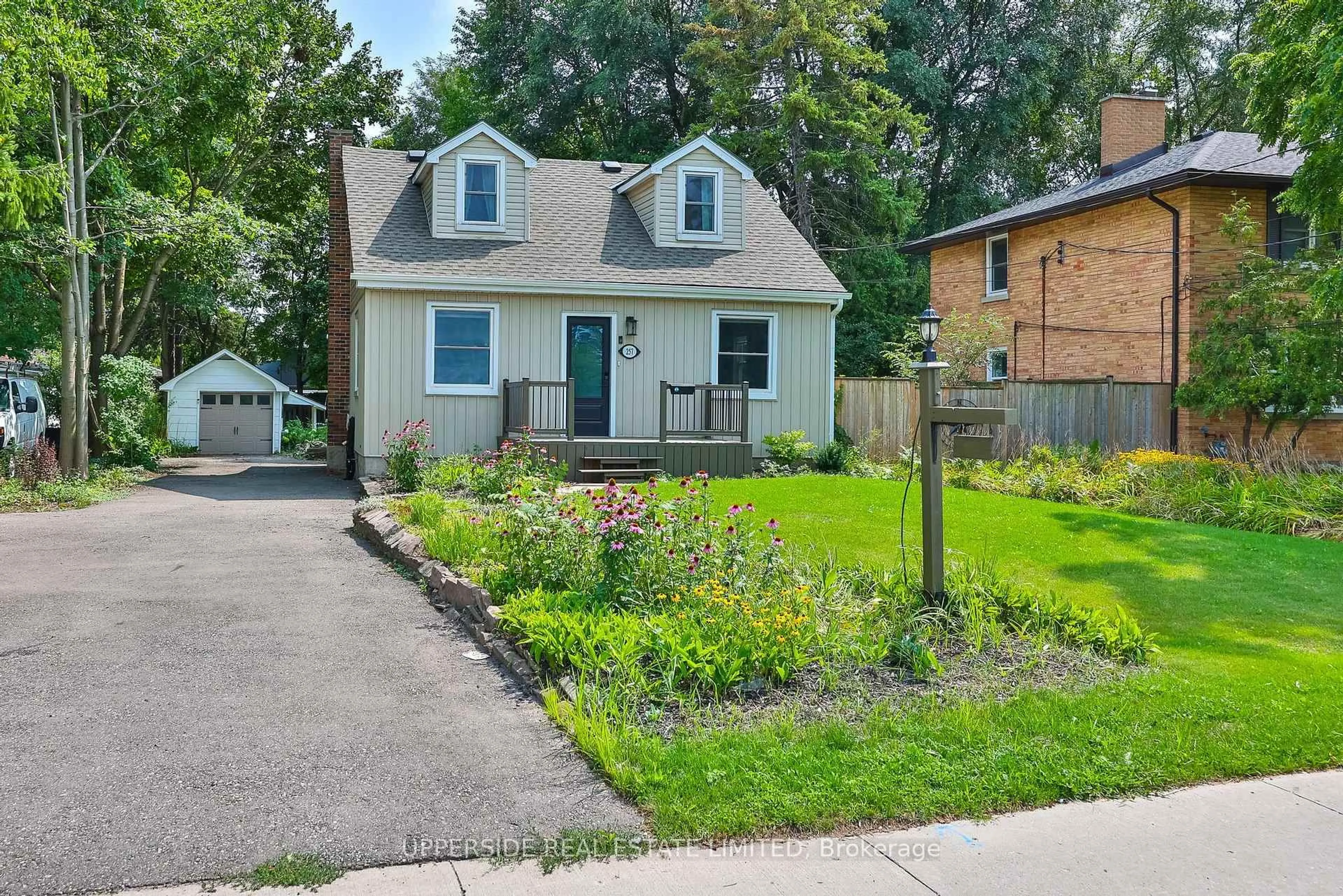 Home with vinyl exterior material, street for 257 Ottawa St, Kitchener Ontario N2H 3K9