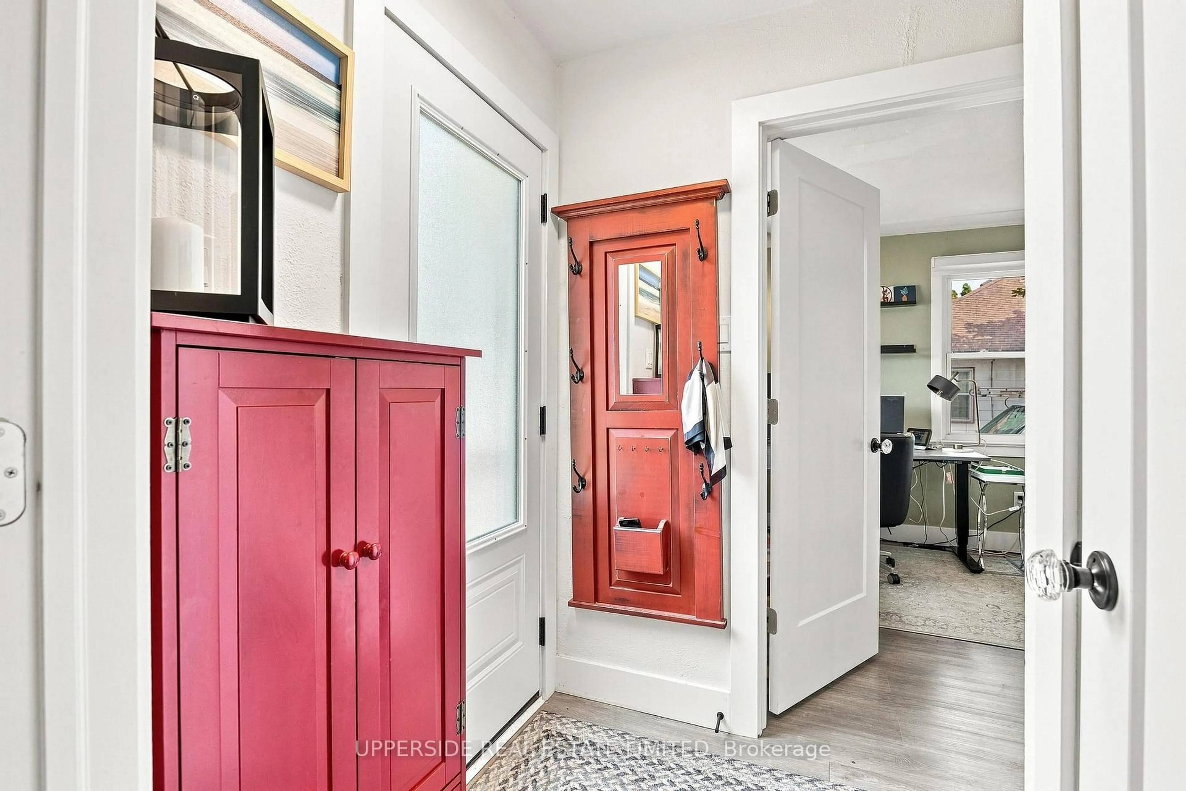 Indoor entryway for 257 Ottawa St, Kitchener Ontario N2H 3K9