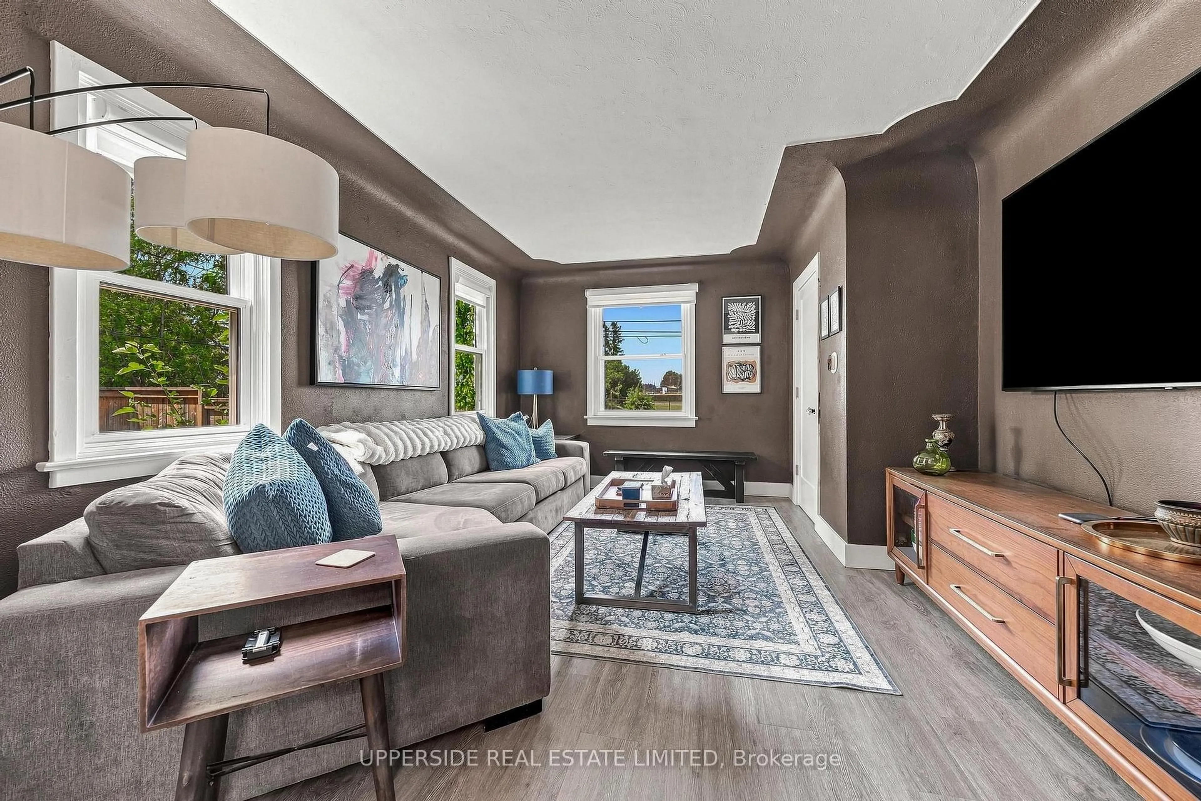 Living room with furniture, unknown for 257 Ottawa St, Kitchener Ontario N2H 3K9