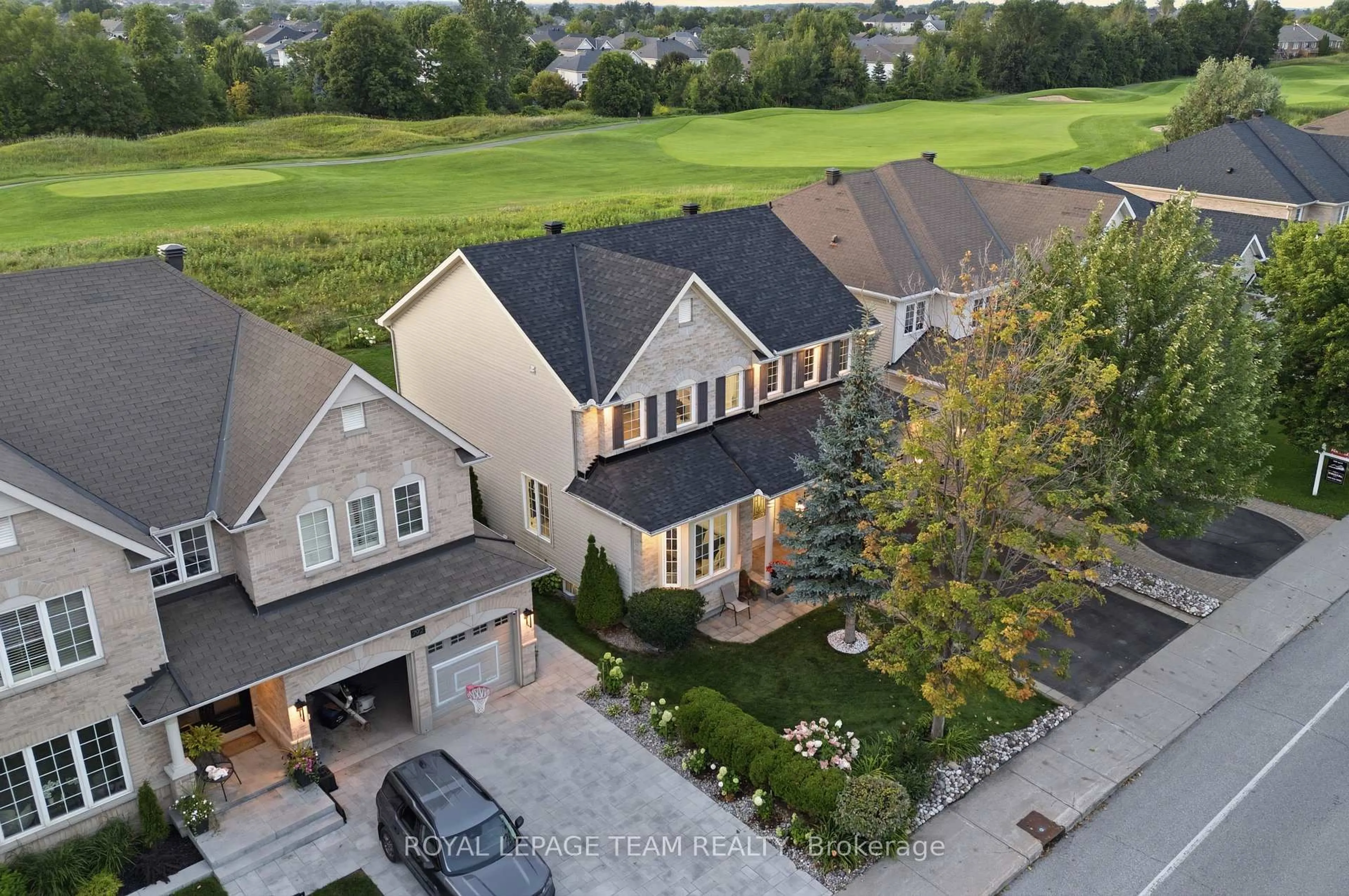 A pic from outside/outdoor area/front of a property/back of a property/a pic from drone, street for 790 Kilbirnie Dr, Ottawa Ontario K2J 0M4