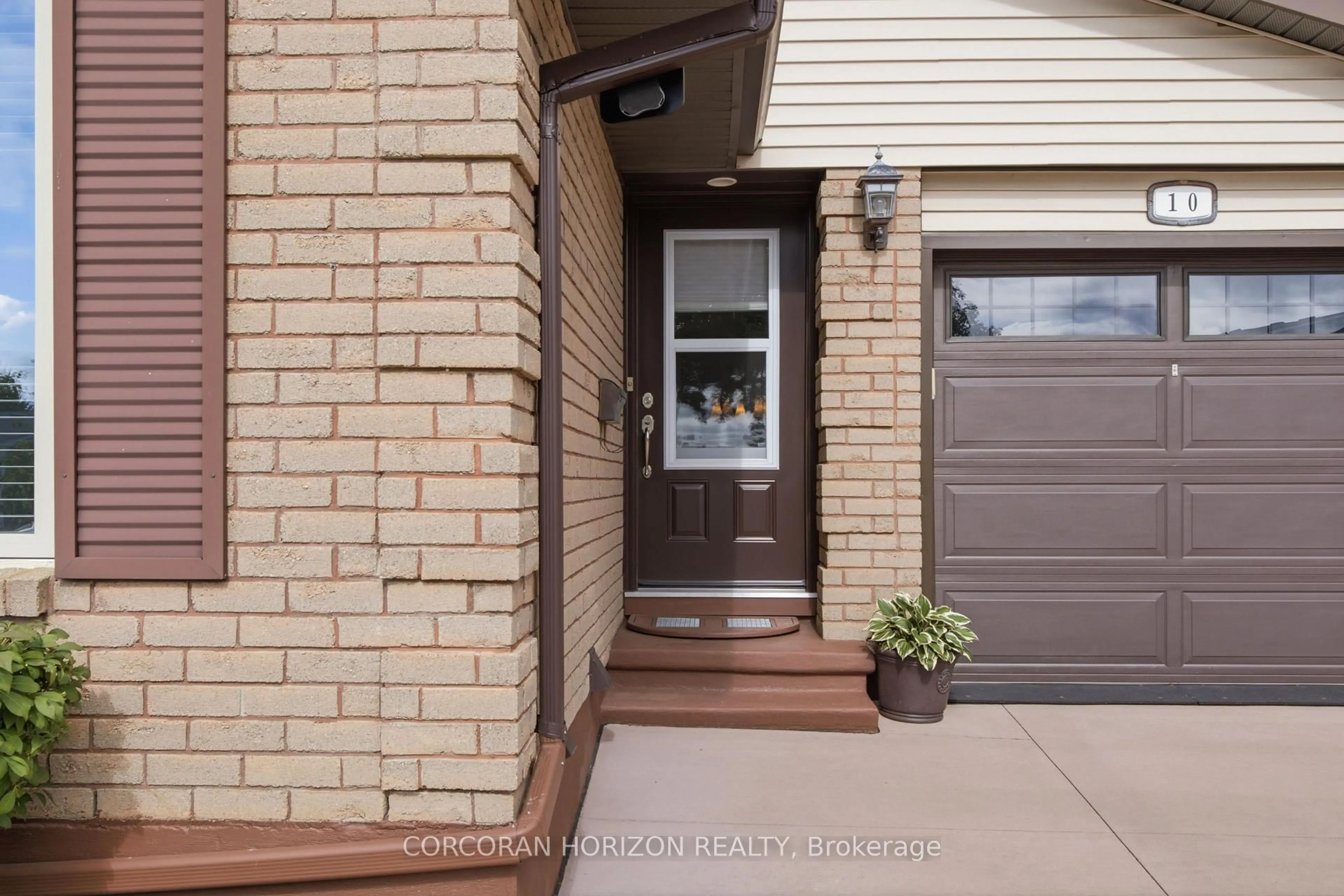 Home with brick exterior material, street for 10 Macatee Pl, Cambridge Ontario N1R 6Z8