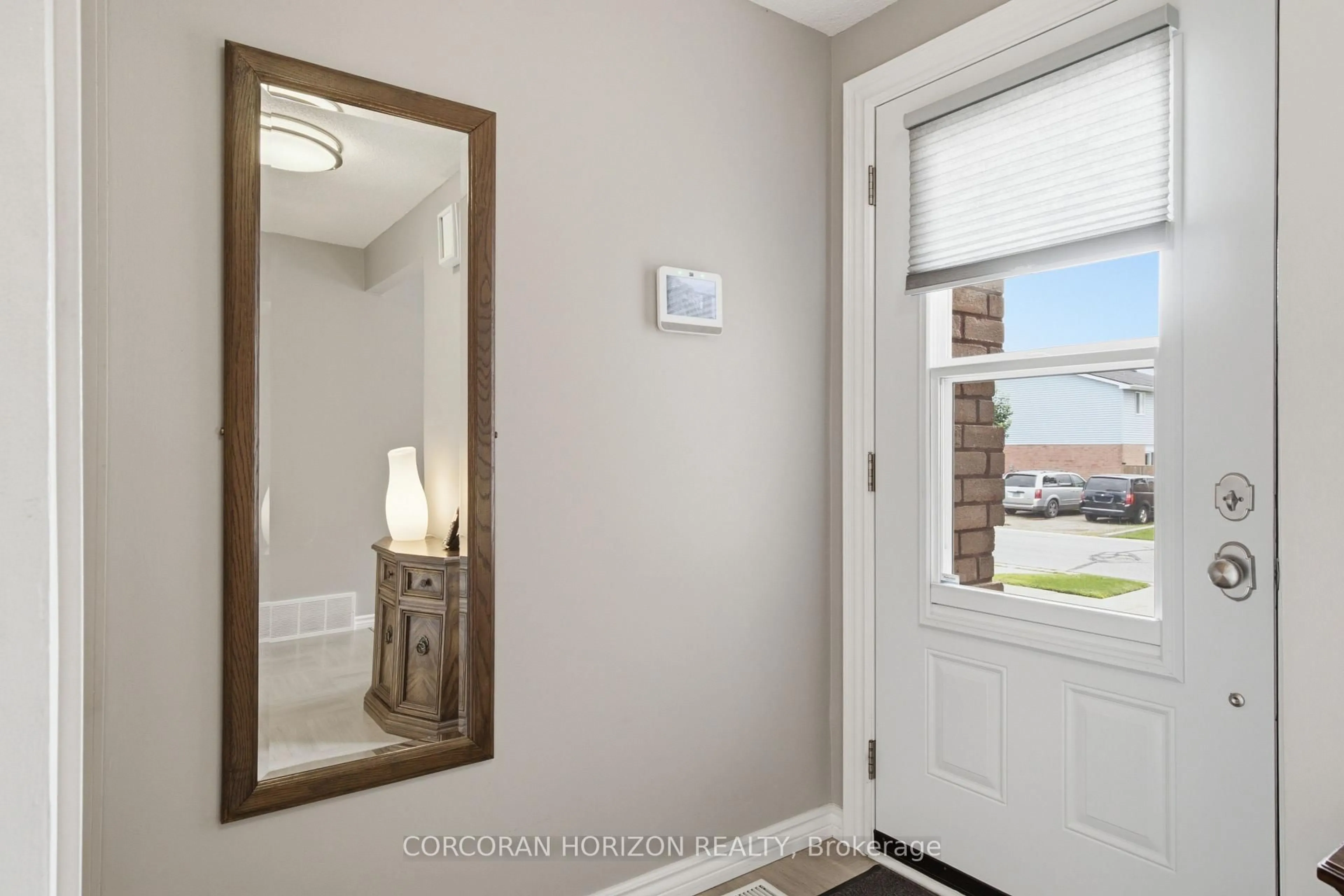 Indoor entryway for 10 Macatee Pl, Cambridge Ontario N1R 6Z8