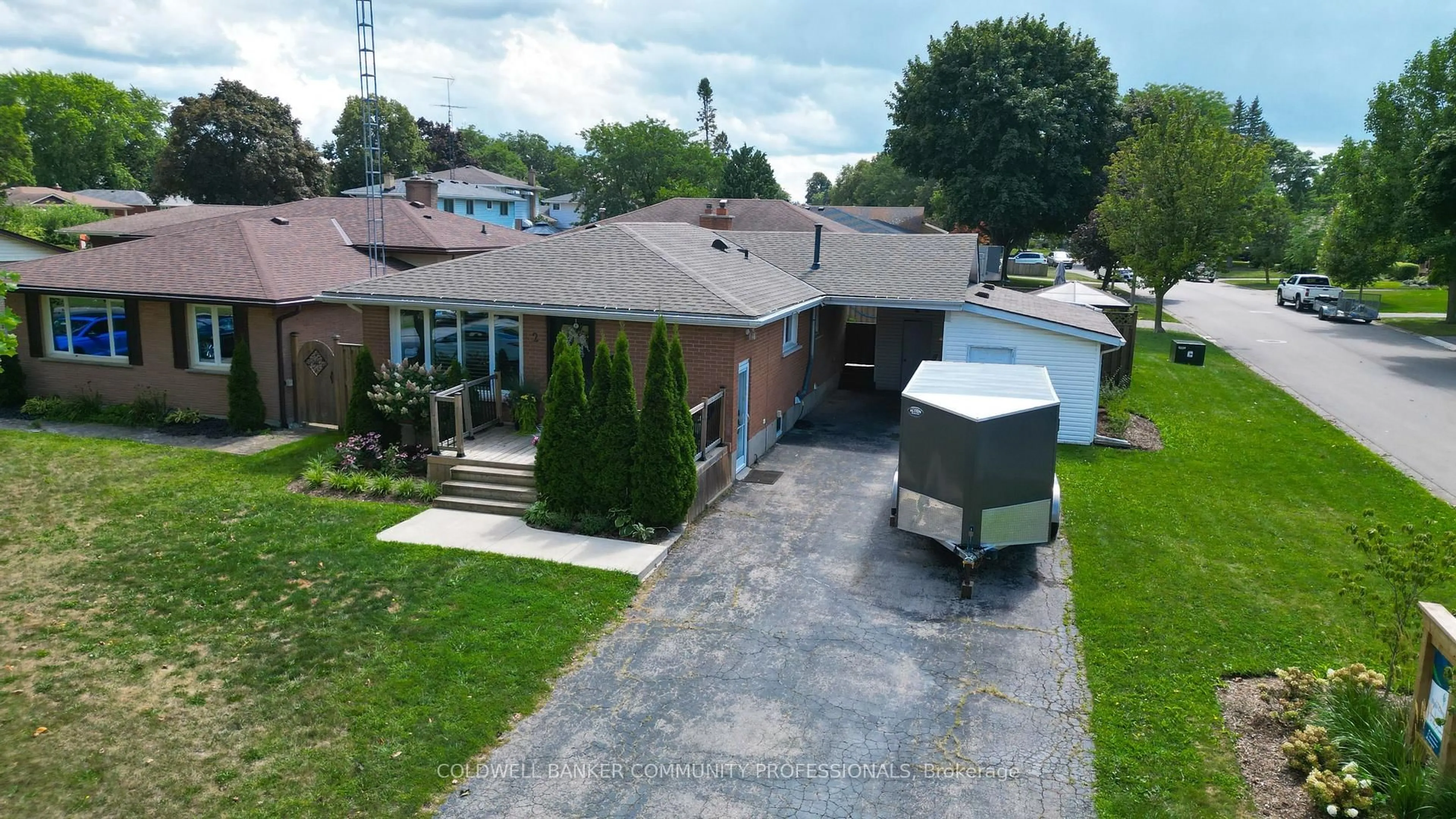 A pic from outside/outdoor area/front of a property/back of a property/a pic from drone, street for 2 Allanton Blvd, Brantford Ontario N3R 3B9