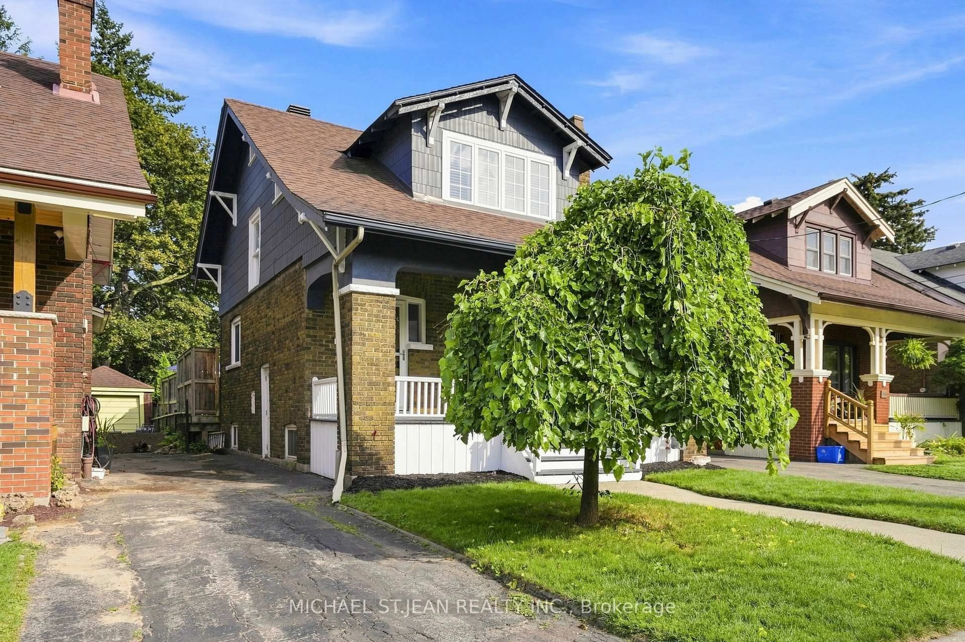 Home with brick exterior material, street for 115 Kensington Ave, Hamilton Ontario L8M 3H1