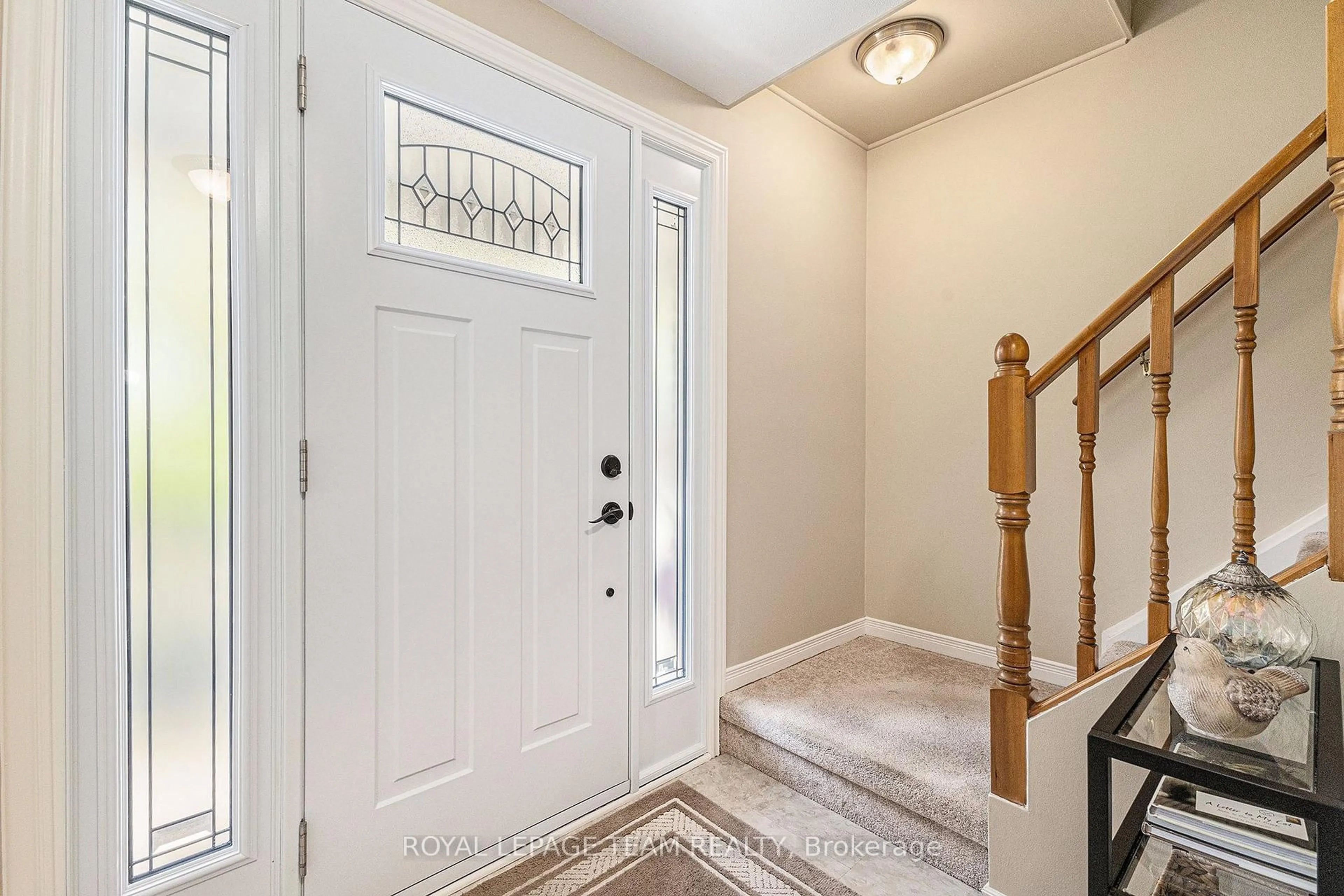 Indoor entryway for 23 CHANONHOUSE Dr, Richmond Ontario K0A 2Z0