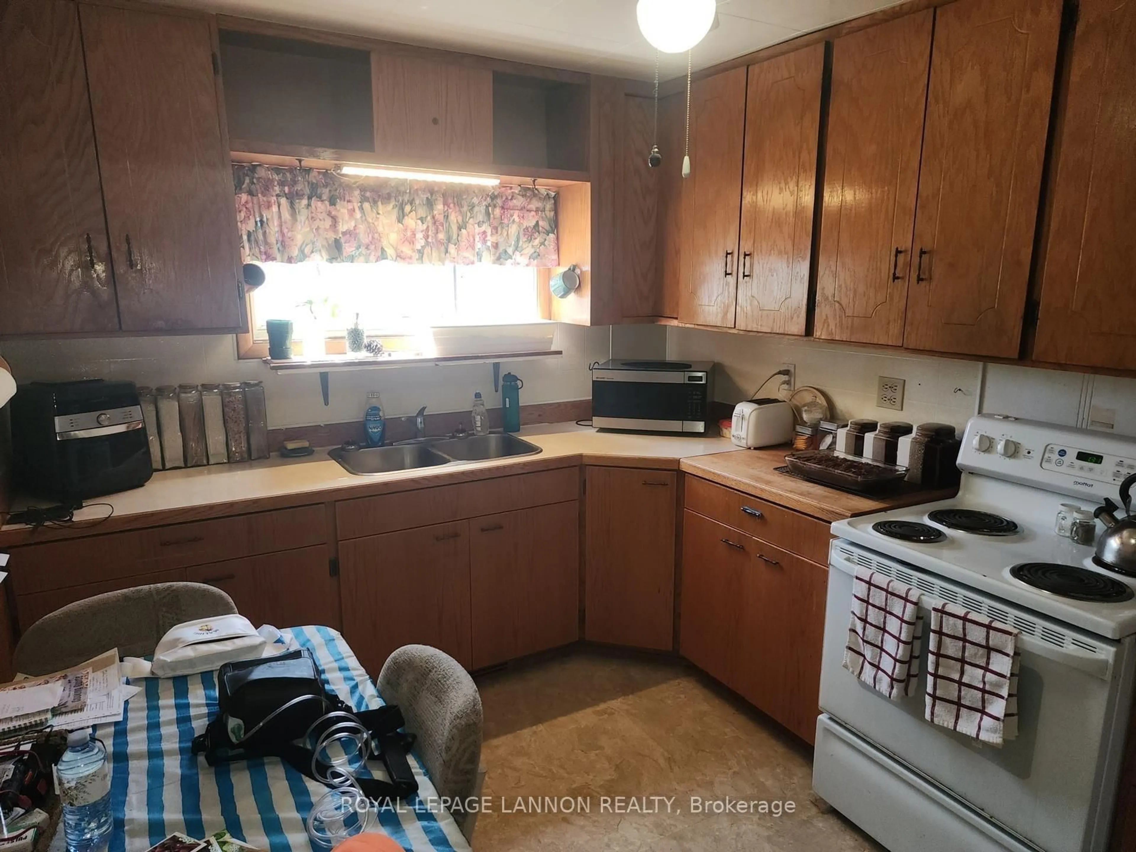 Standard kitchen, unknown for 216 MAIN, Schreiber Ontario P0T 2S0