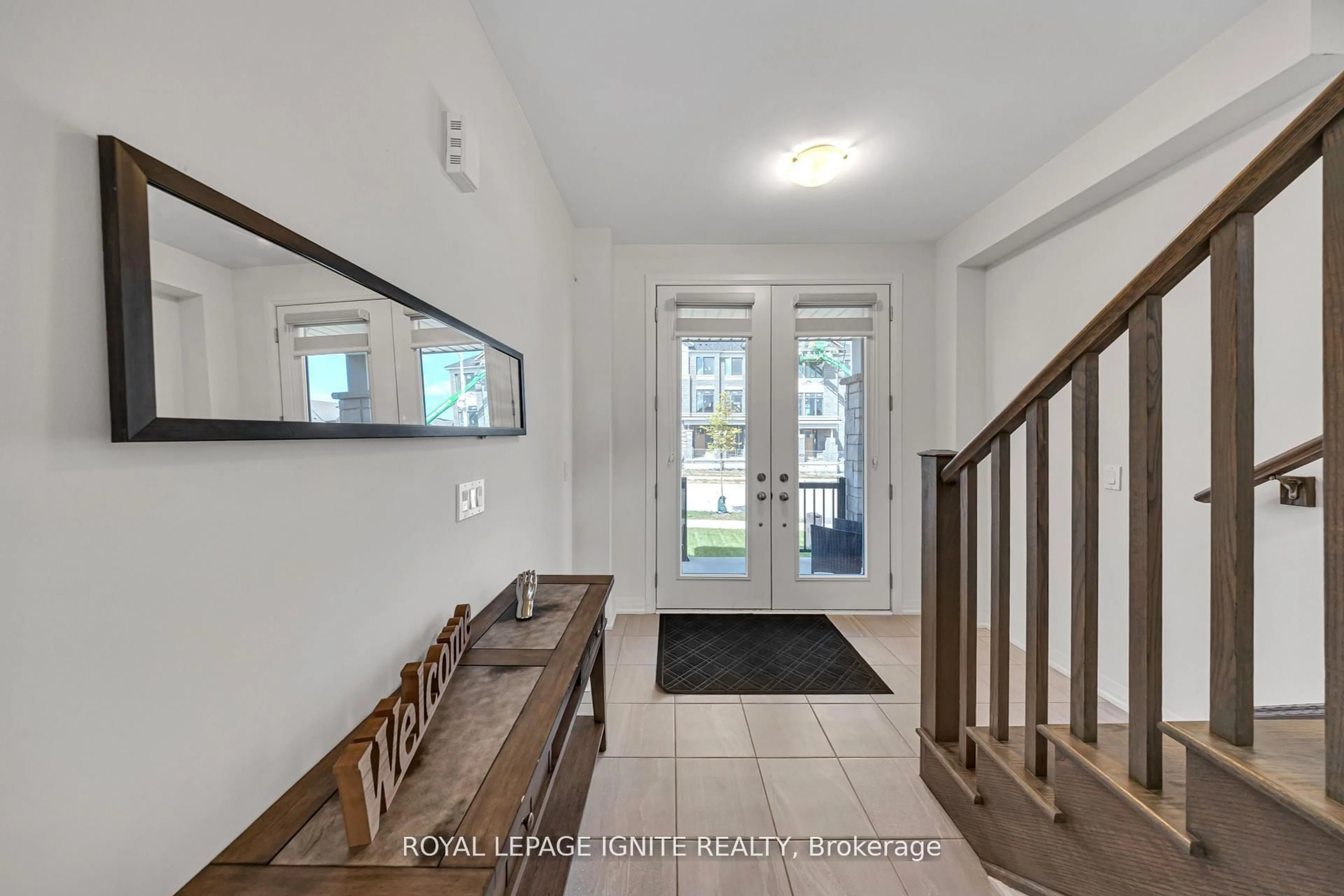 Indoor entryway for 163 Spitfire Dr, Hamilton Ontario L0R 1W0