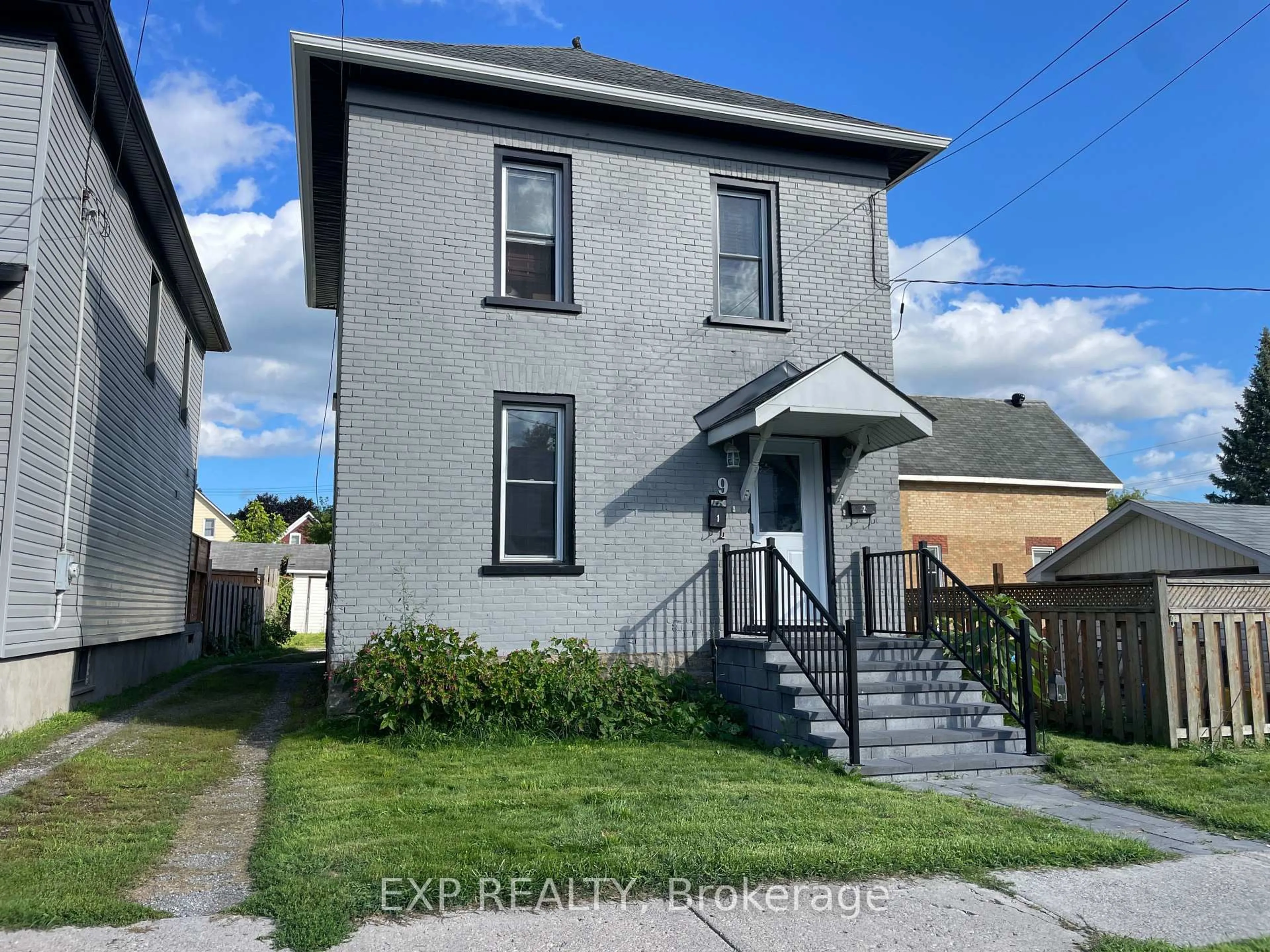 Unknown for 9 Kent St, Smiths Falls Ontario K7A 1B5