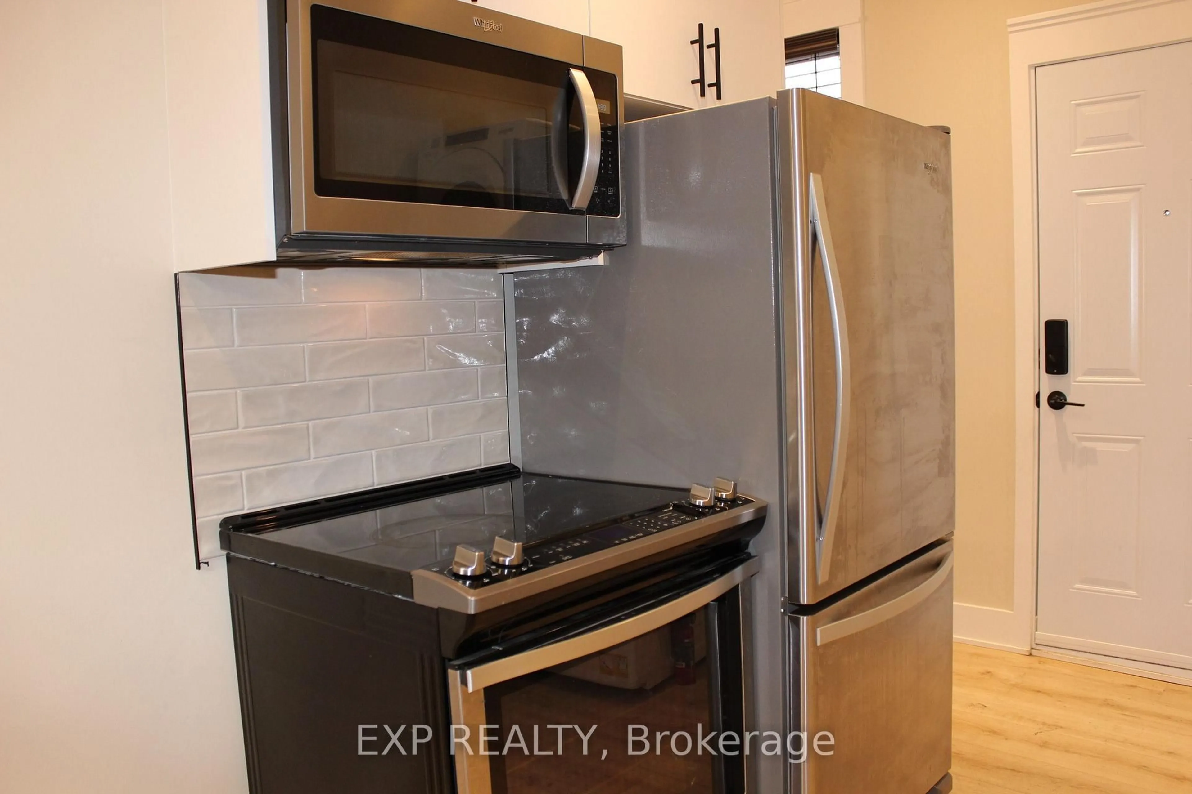 Standard kitchen, unknown for 9 Kent St, Smiths Falls Ontario K7A 1B5