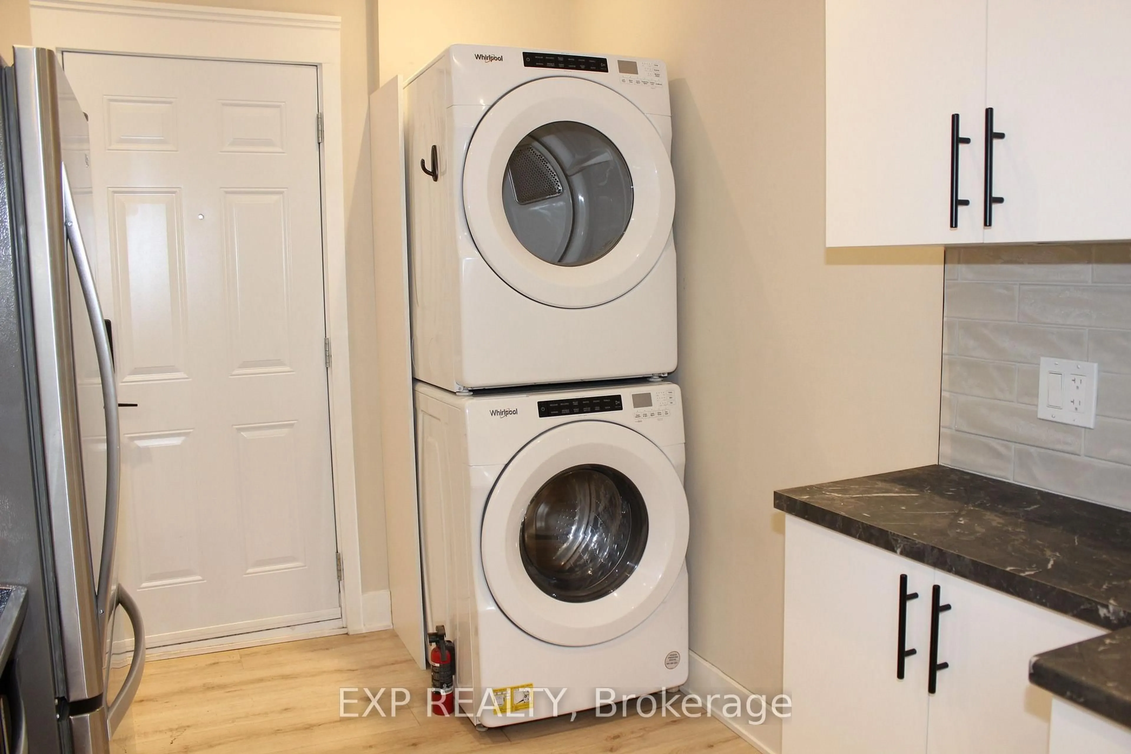 Laundry room for 9 Kent St, Smiths Falls Ontario K7A 1B5