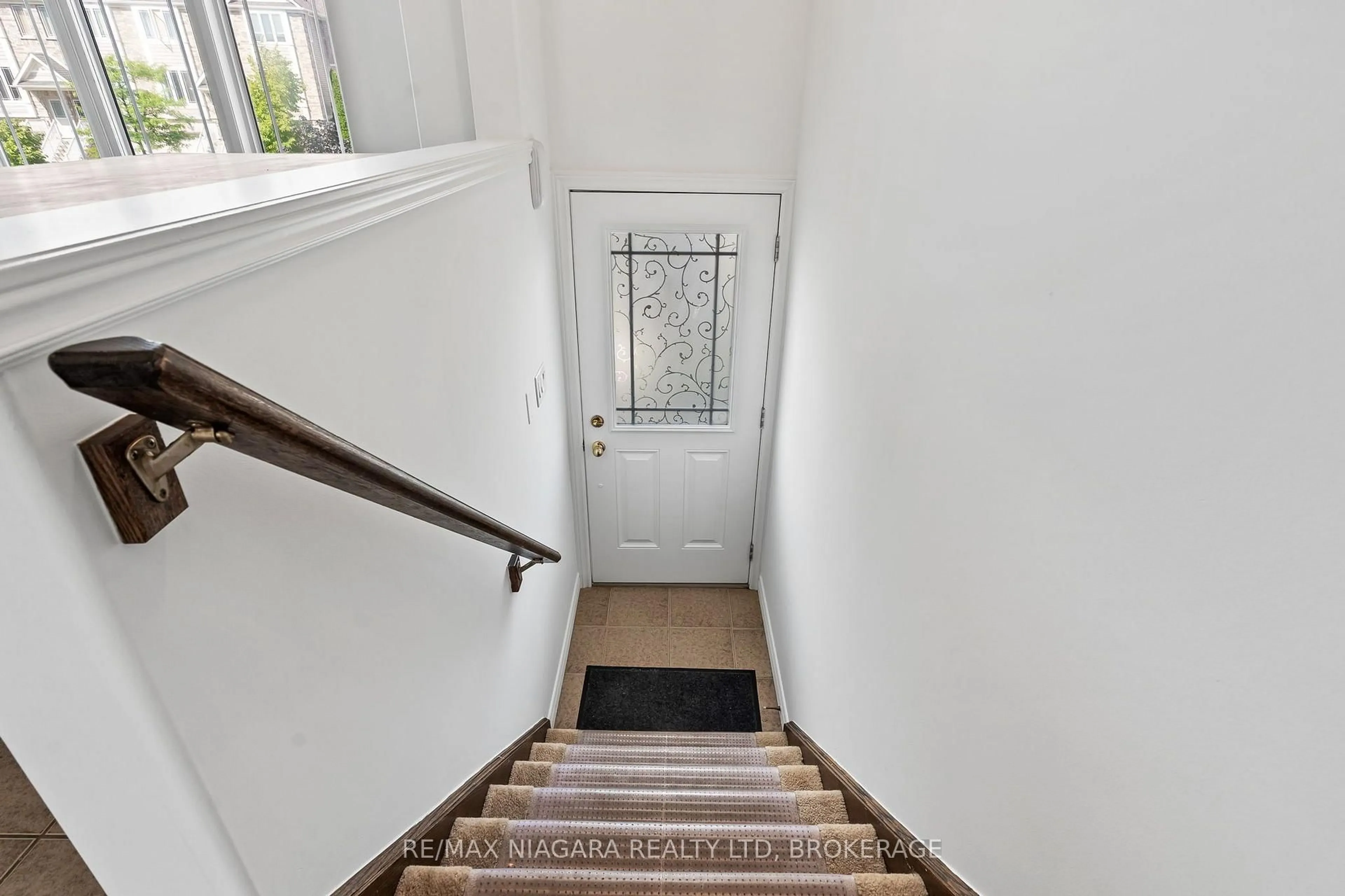Stairs for 15 Hemlock Way, Grimsby Ontario L3M 0A7