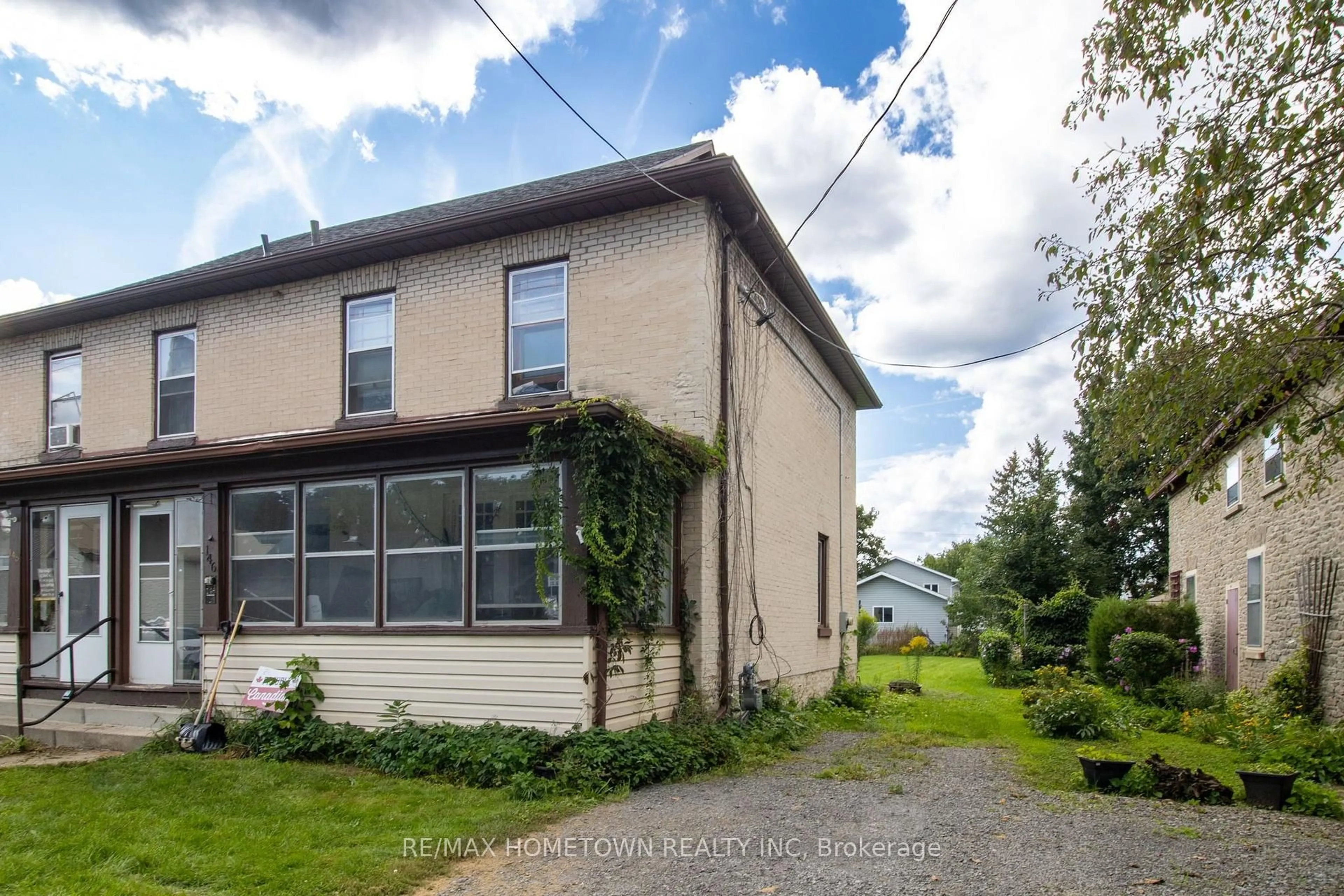 A pic from outside/outdoor area/front of a property/back of a property/a pic from drone, street for 146 Park St, Prescott Ontario K0E 1T0