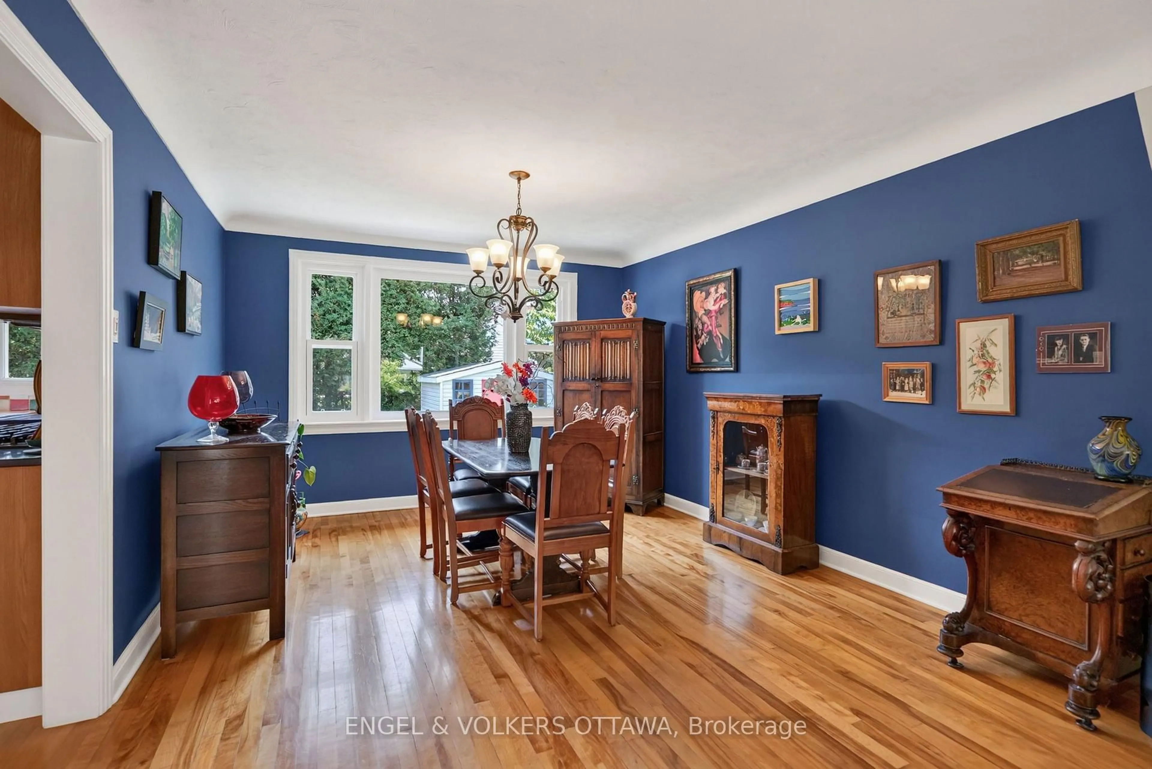 Dining room, wood/laminate floor for 134 Rachael Ave, Ottawa Ontario K1H 6C6