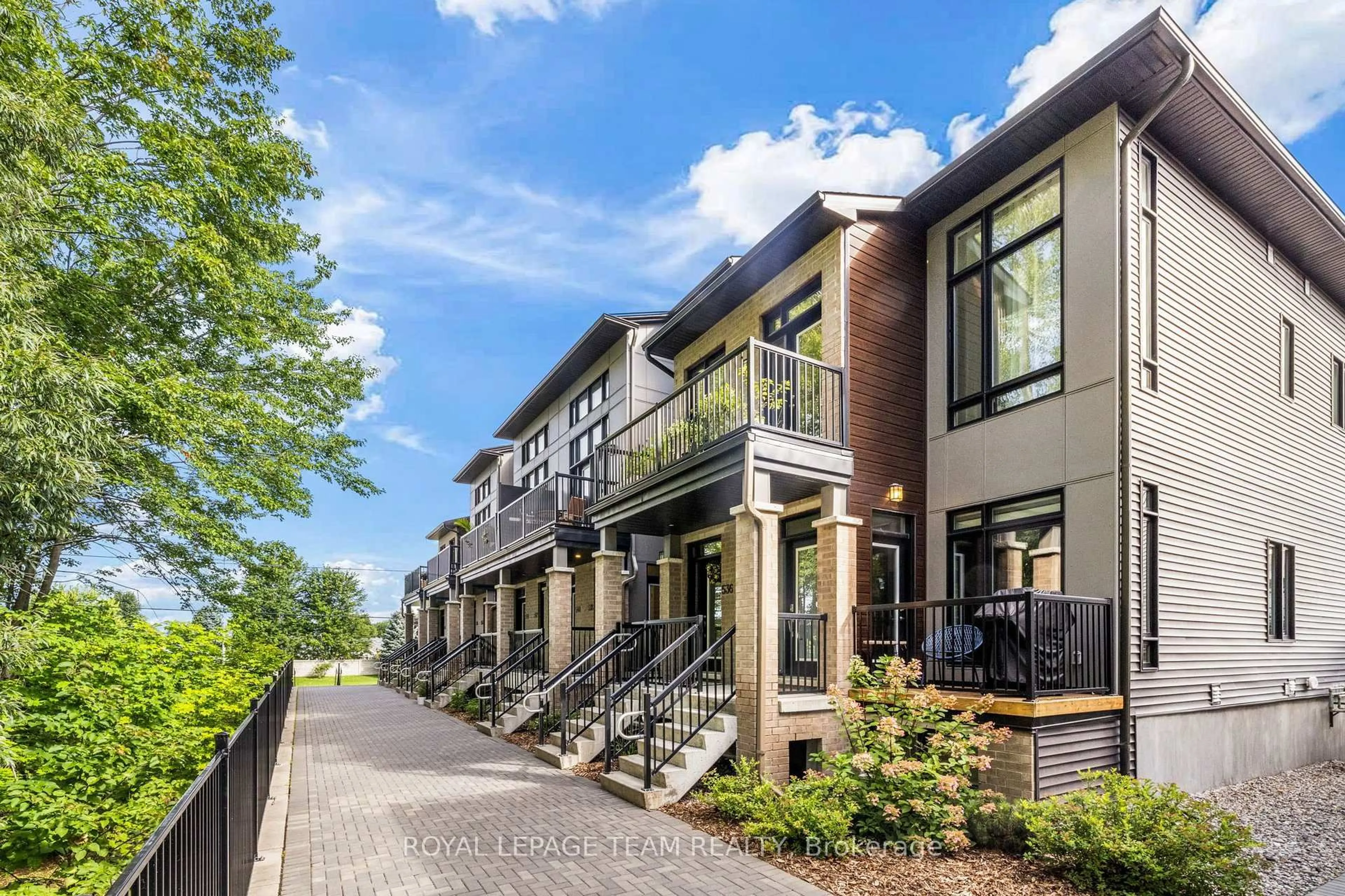 Patio, street for 538 Crescendo Private #32, Ottawa Ontario K1X 0E4