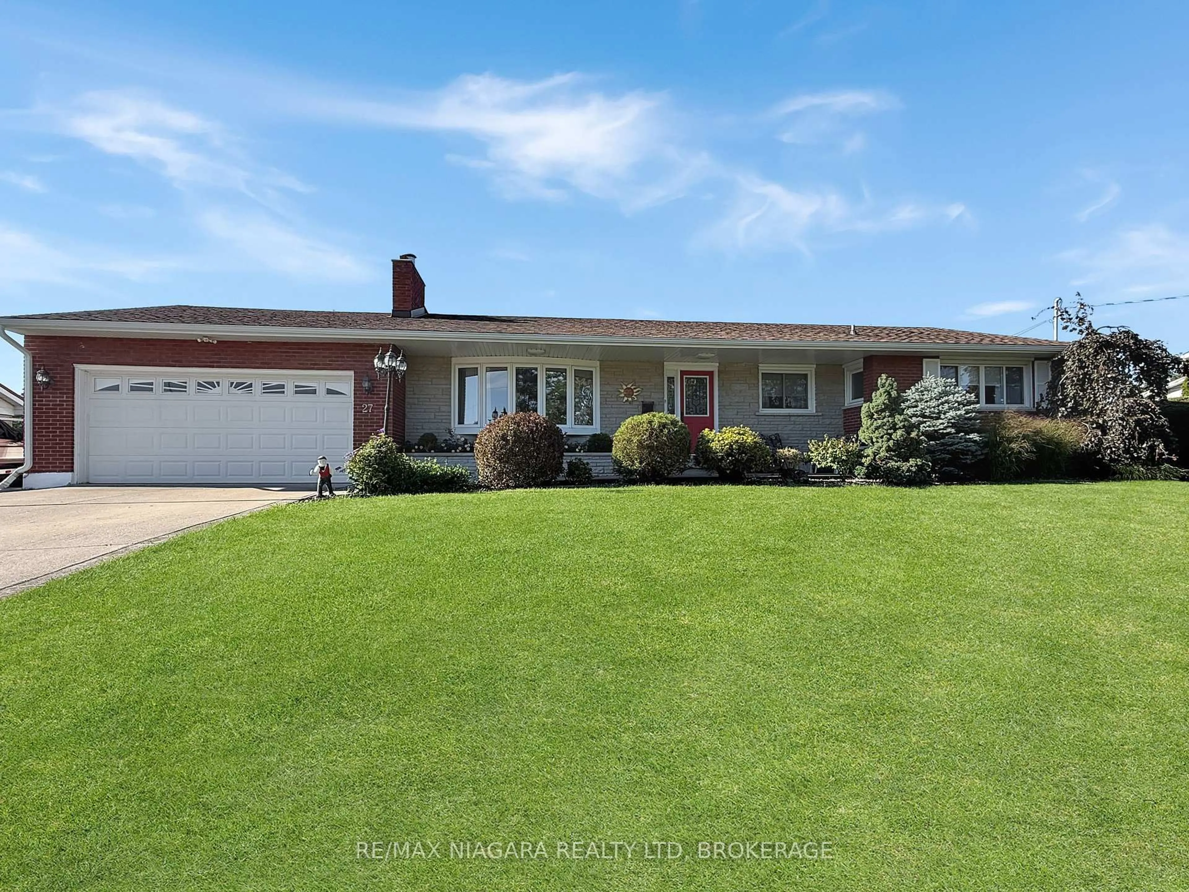 A pic from outside/outdoor area/front of a property/back of a property/a pic from drone, unknown for 27 Lindbergh Dr, Fort Erie Ontario L2A 2Z5
