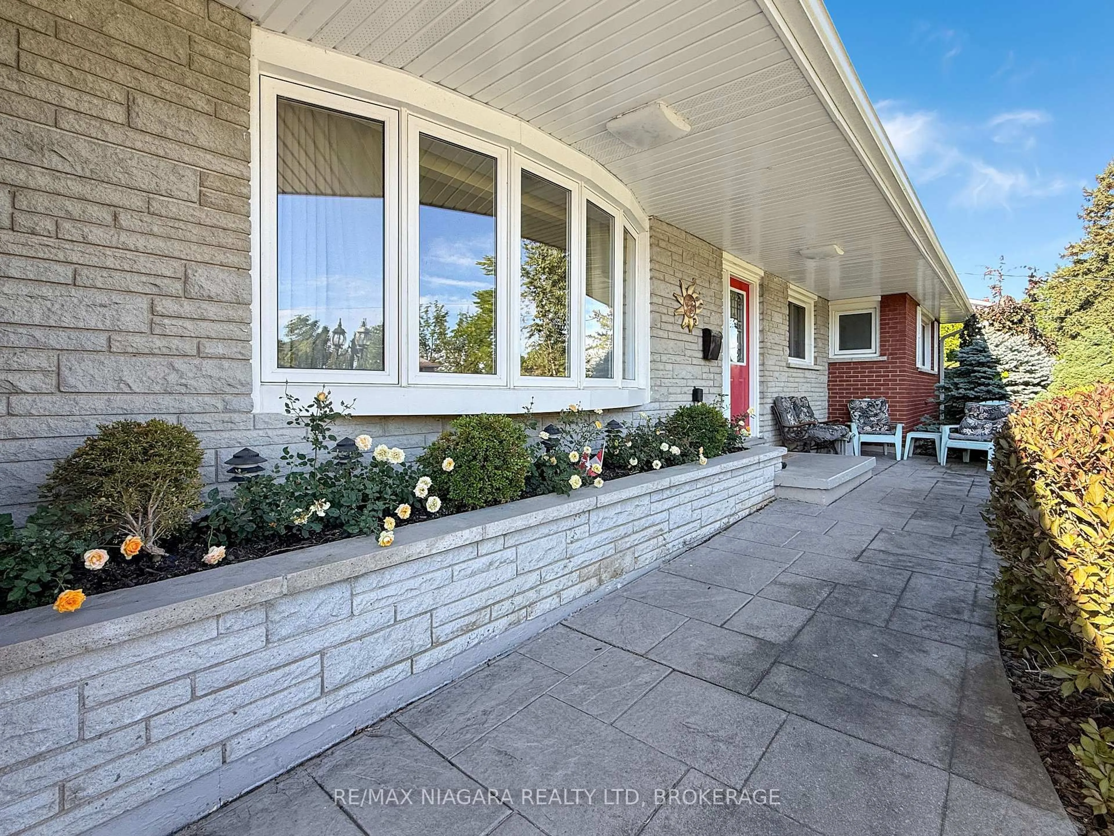 Home with brick exterior material, street for 27 Lindbergh Dr, Fort Erie Ontario L2A 2Z5