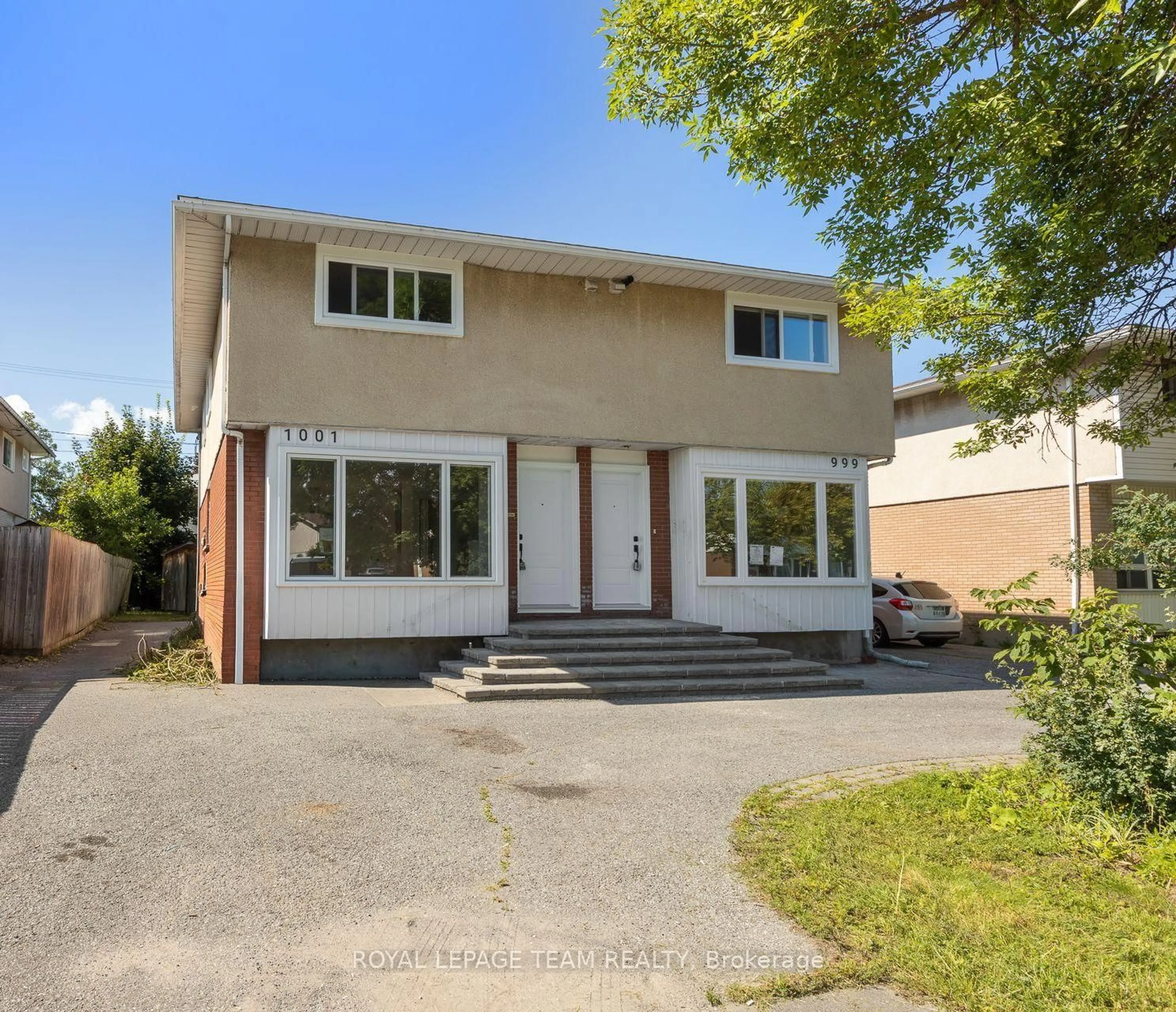 A pic from outside/outdoor area/front of a property/back of a property/a pic from drone, street for 1001 Meadowlands Dr, Ottawa Ontario K2C 0K4