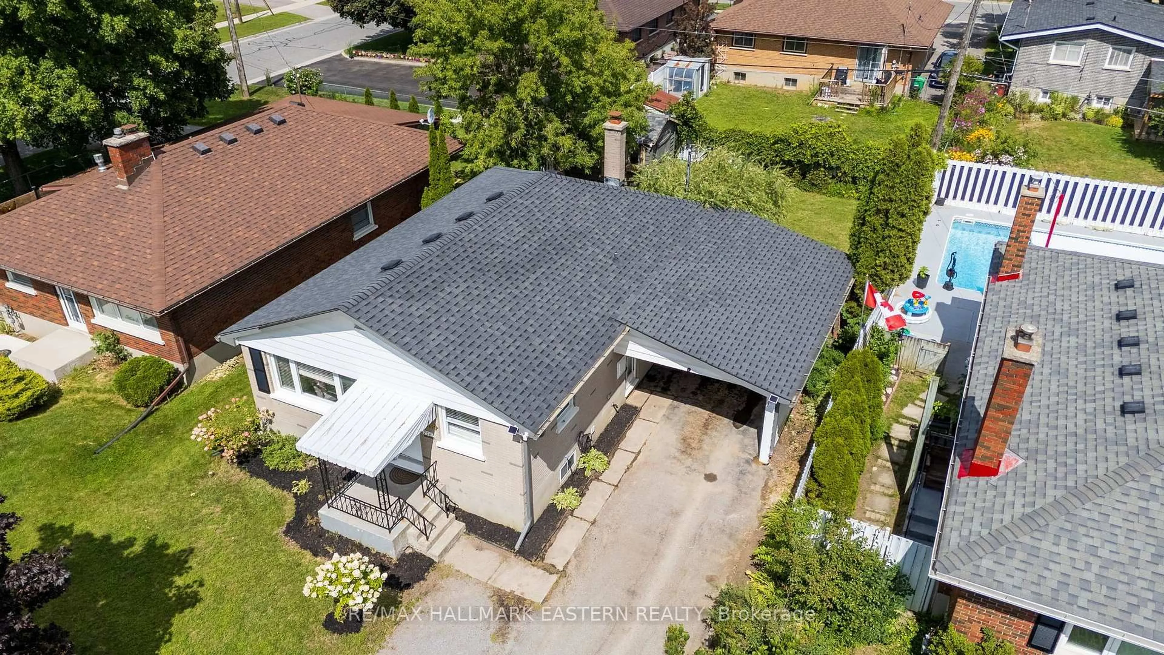 A pic from outside/outdoor area/front of a property/back of a property/a pic from drone, street for 754 CRAWFORD Pl, Peterborough Ontario K9J 3X3
