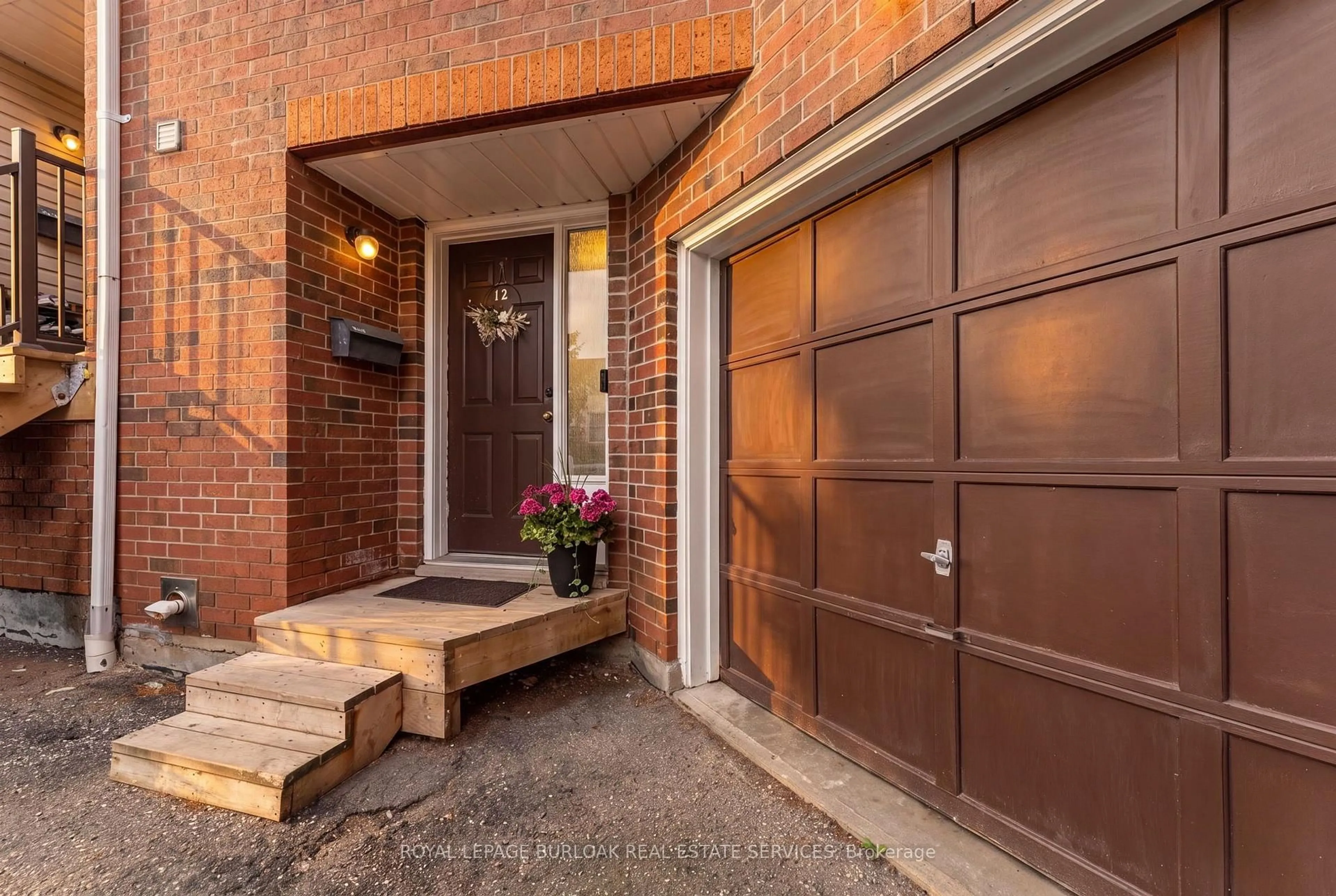 Indoor entryway for 465 Beechwood Pl #12, Waterloo Ontario N2T 2N8