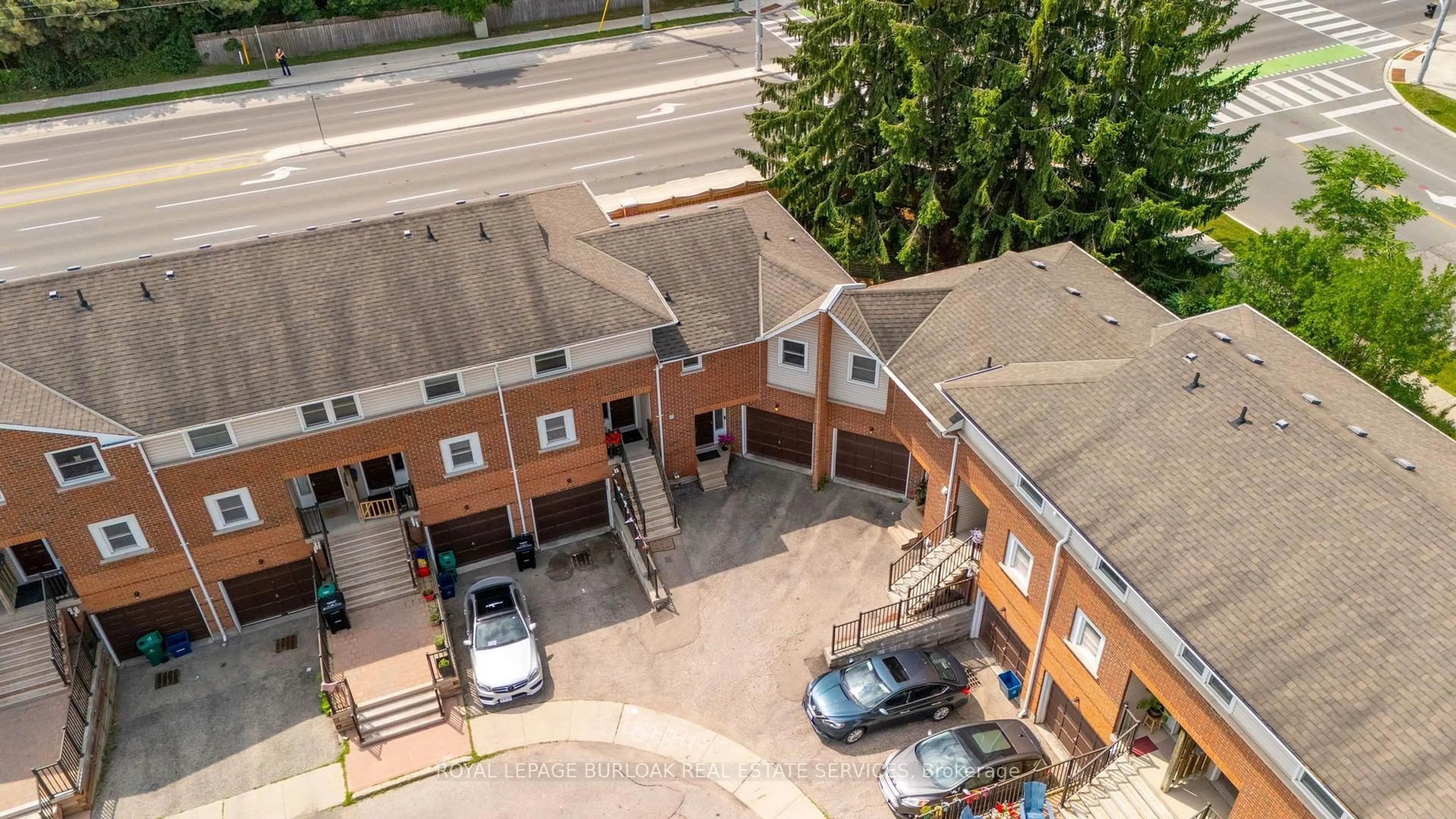 A pic from outside/outdoor area/front of a property/back of a property/a pic from drone, building for 465 Beechwood Pl #12, Waterloo Ontario N2T 2N8