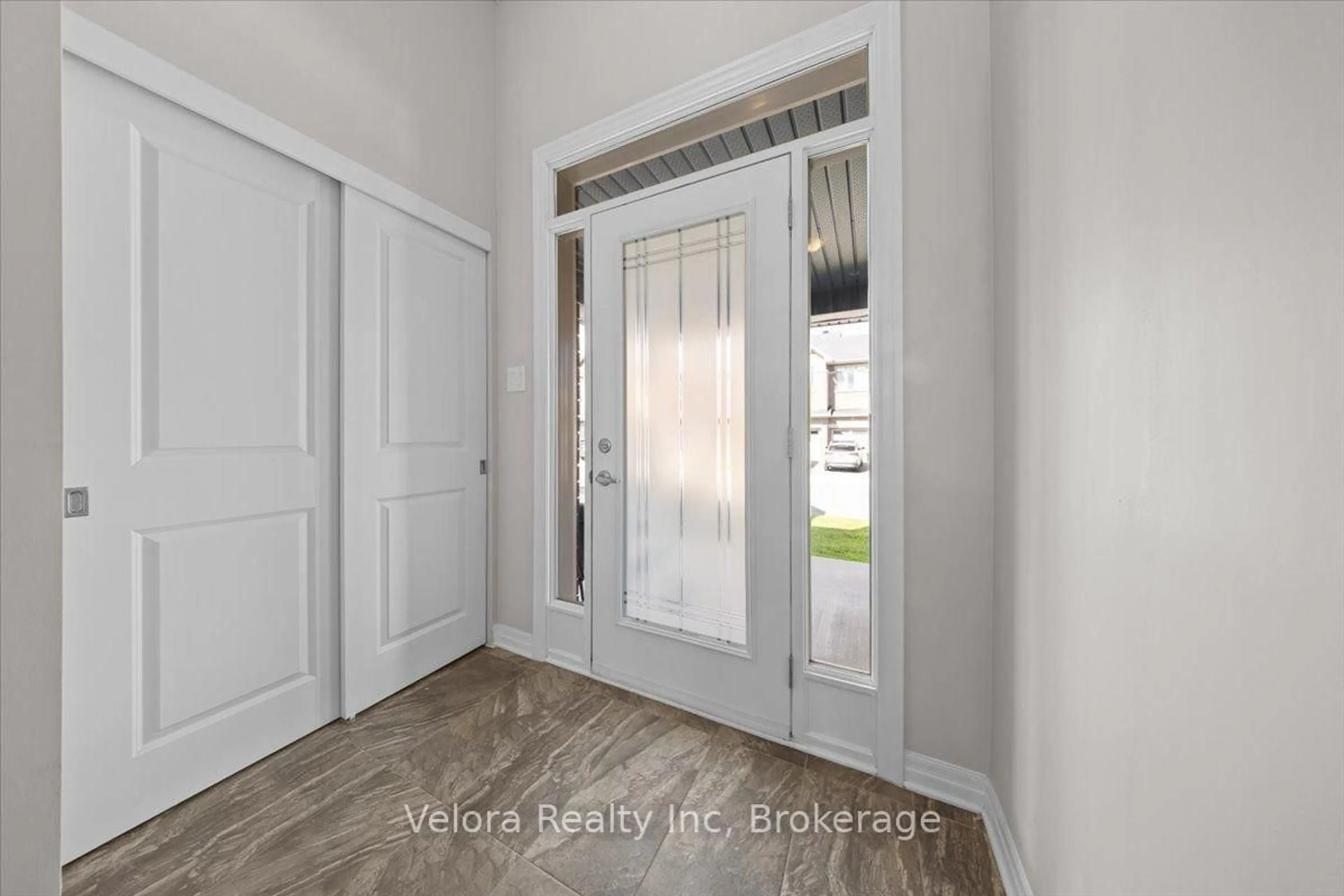 Indoor entryway for 125 Overberg Way, Ottawa Ontario K2S 0V9