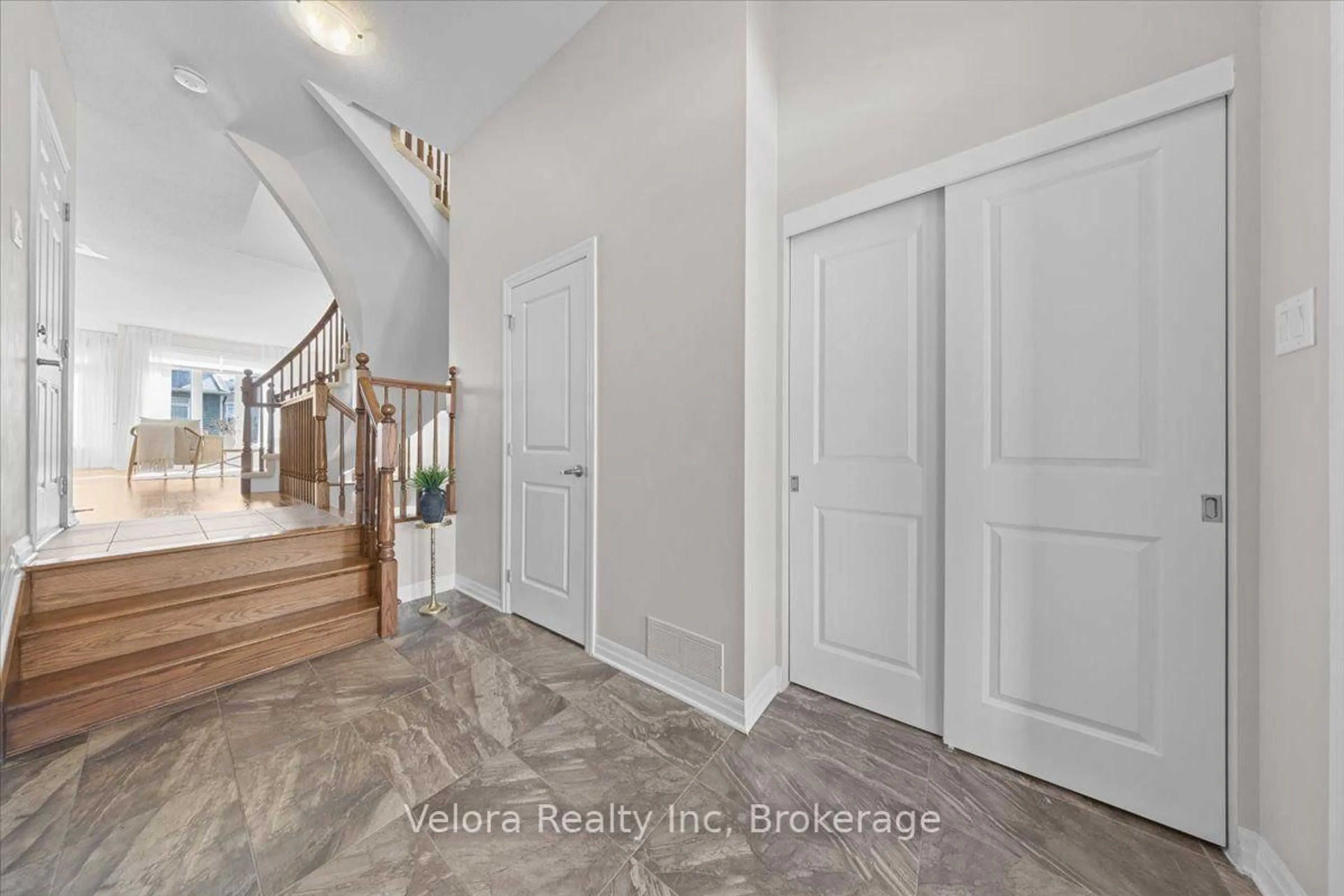 Indoor entryway for 125 Overberg Way, Ottawa Ontario K2S 0V9