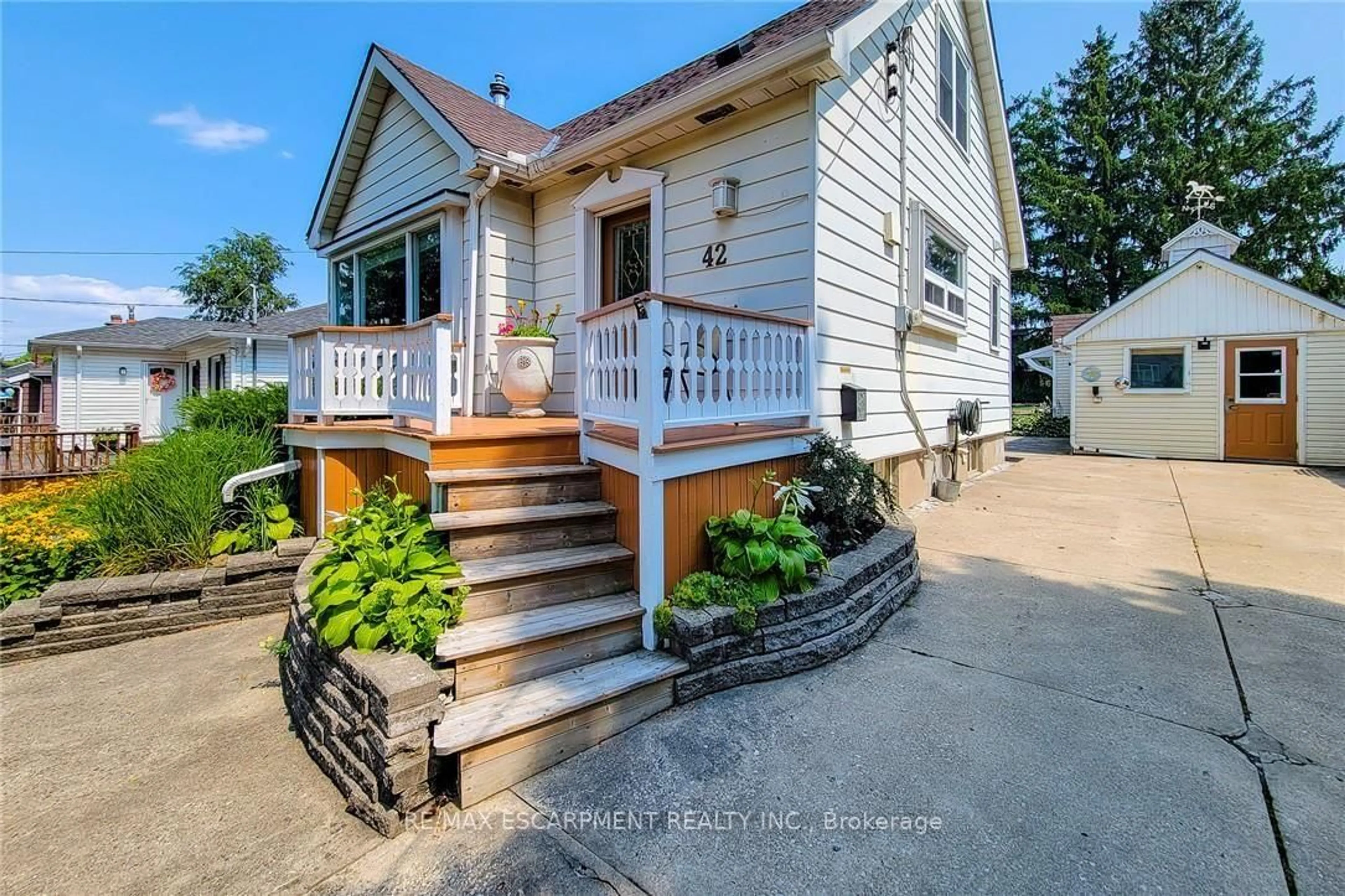 Unknown for 42 LAKE Ave, Hamilton Ontario L8E 1L3