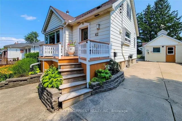 42 LAKE Ave, Hamilton 4