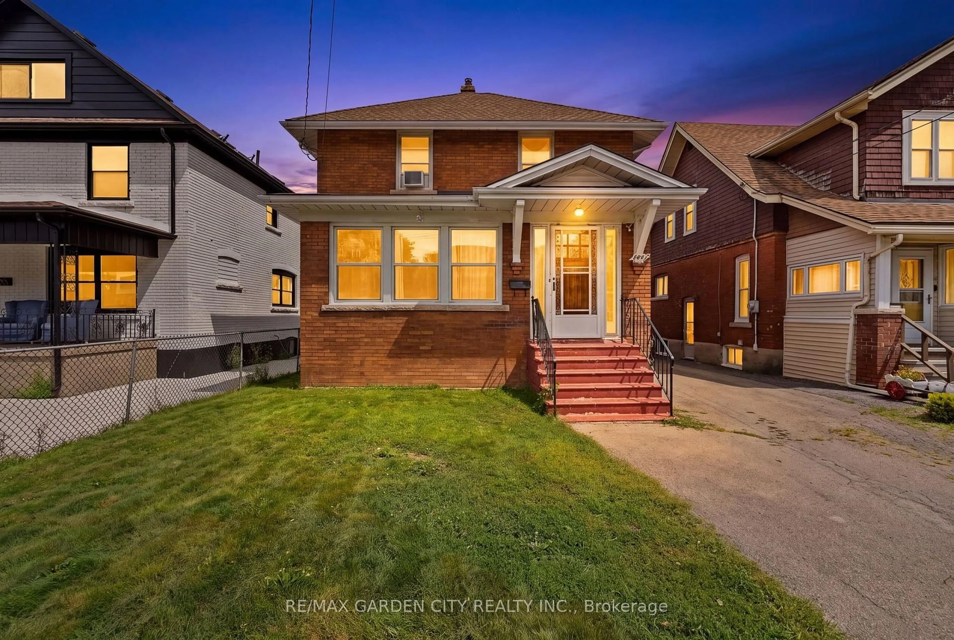 Home with brick exterior material, street for 4842 Fourth Ave, Niagara Falls Ontario L2E 4P1
