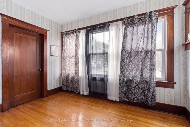 4842 Fourth Ave, Niagara Falls 5